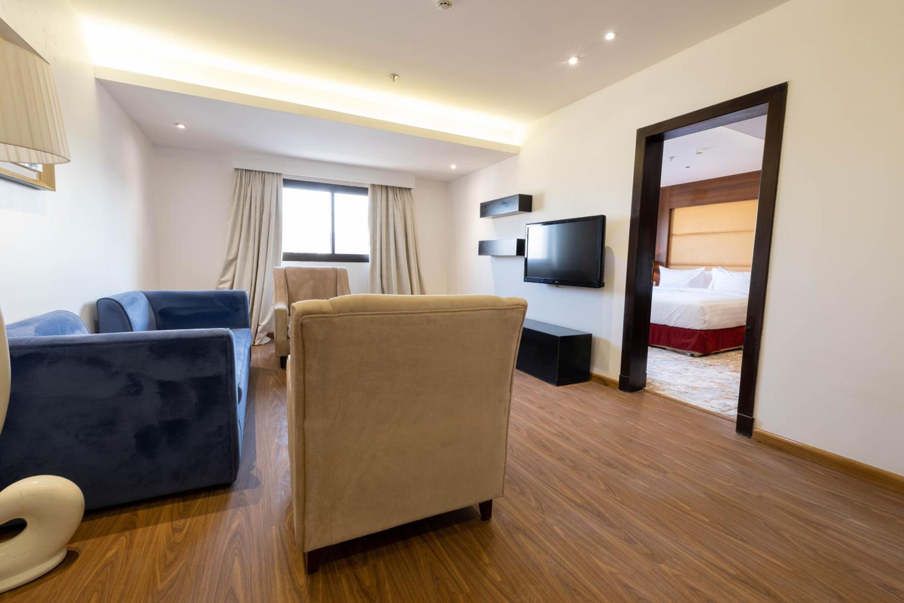 Junior Suite - Non-Smoking photo 3