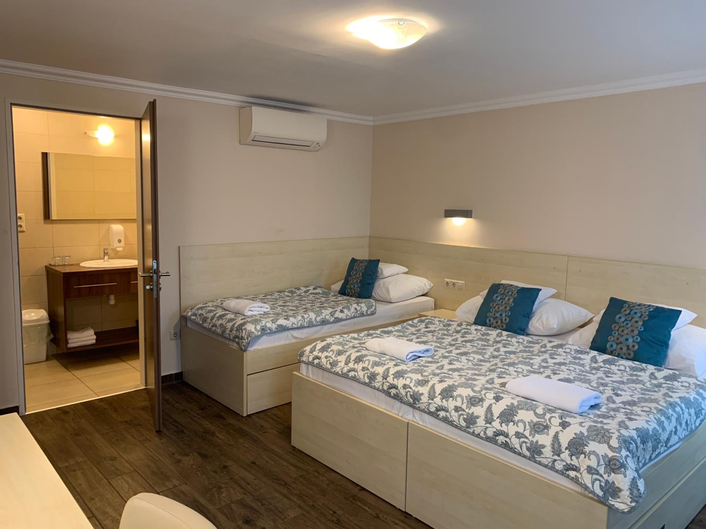 Basic Triple Room - Photo 9