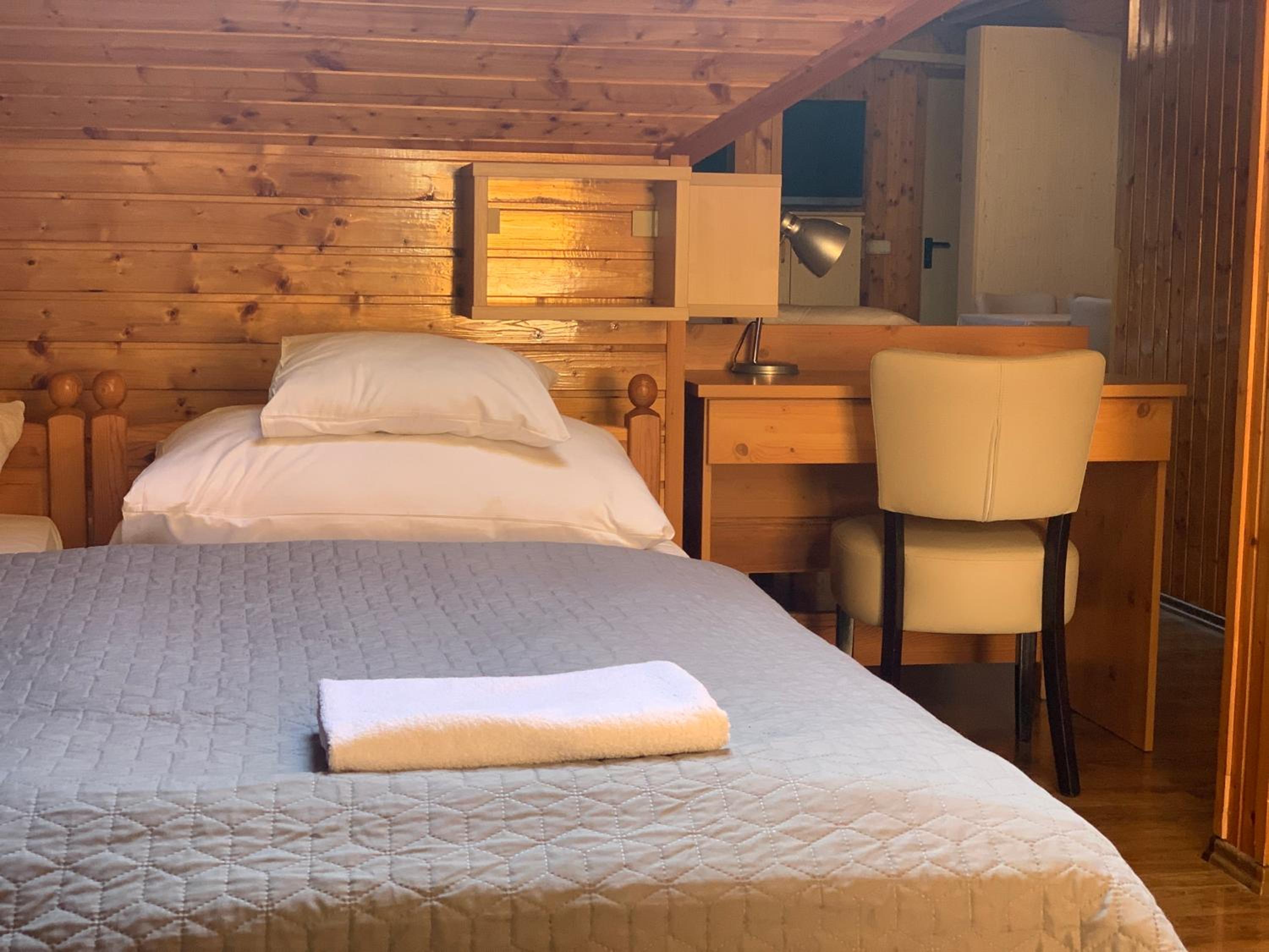 Basic Triple Room - Photo 13