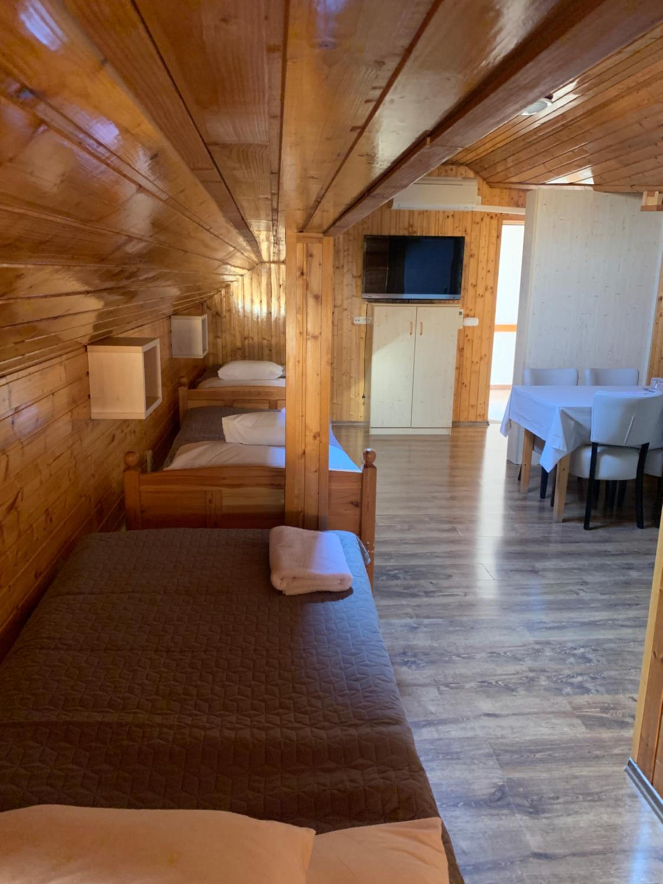 Basic Triple Room - Photo 15
