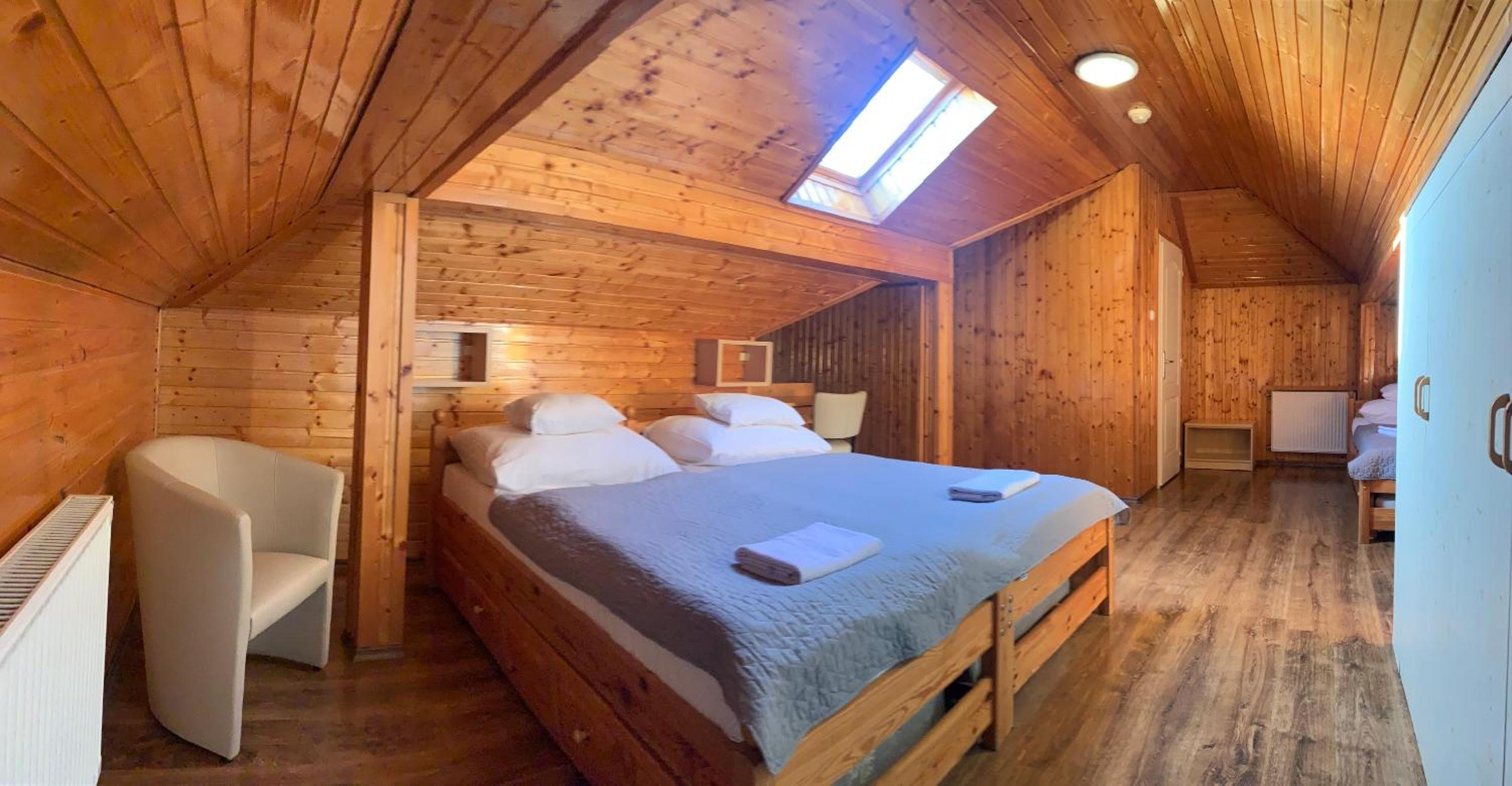 Basic Triple Room - Photo 12