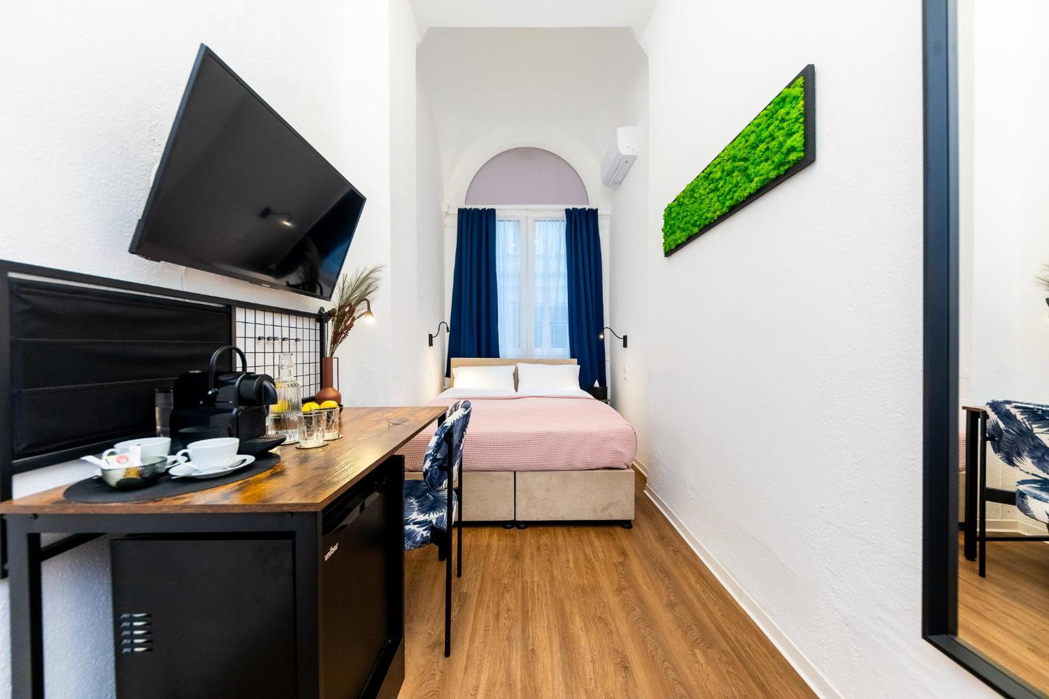 Small Double Room - Photo 11