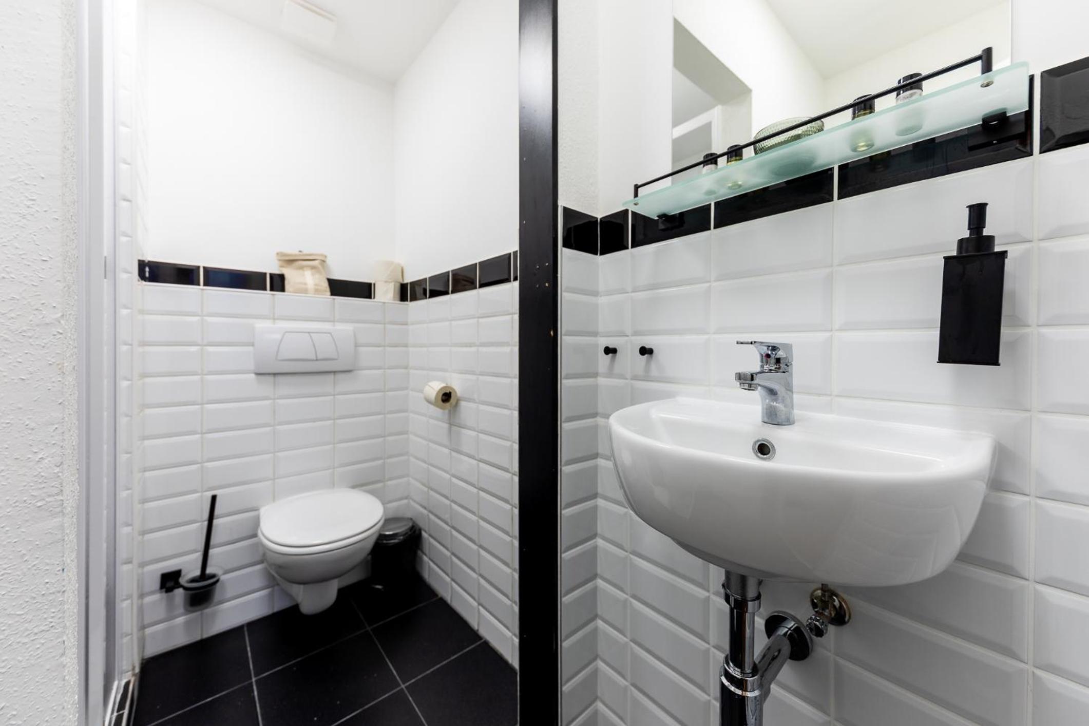 Standard Double Room - Photo 7