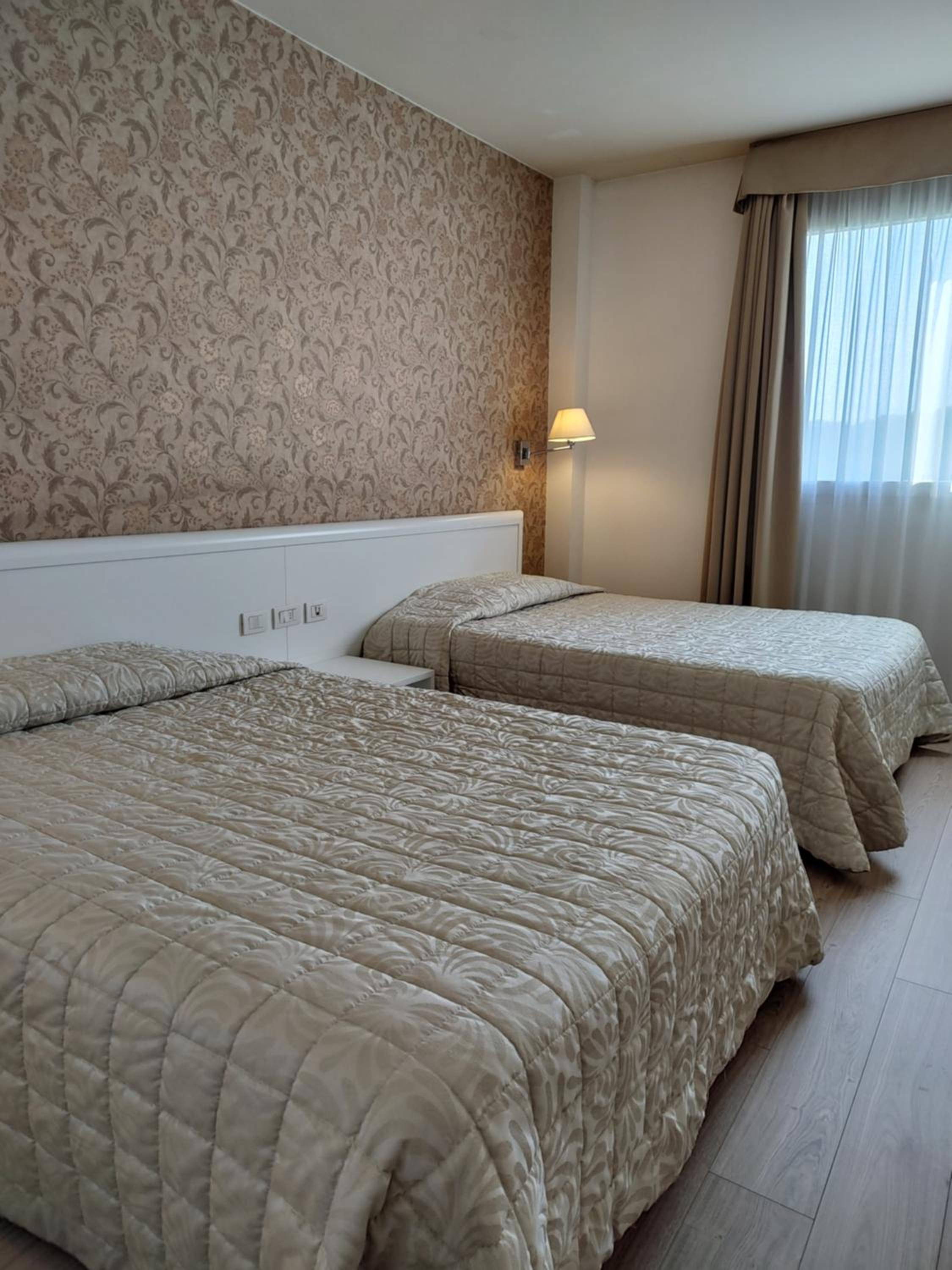 Quadruple Room - Photo 4