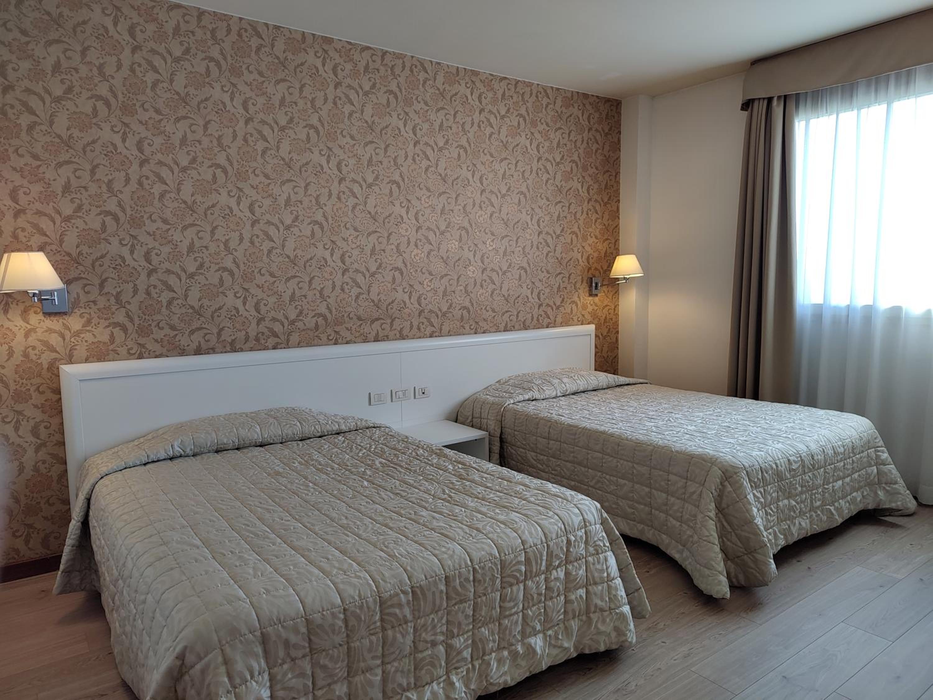 Quadruple Room - Photo 3