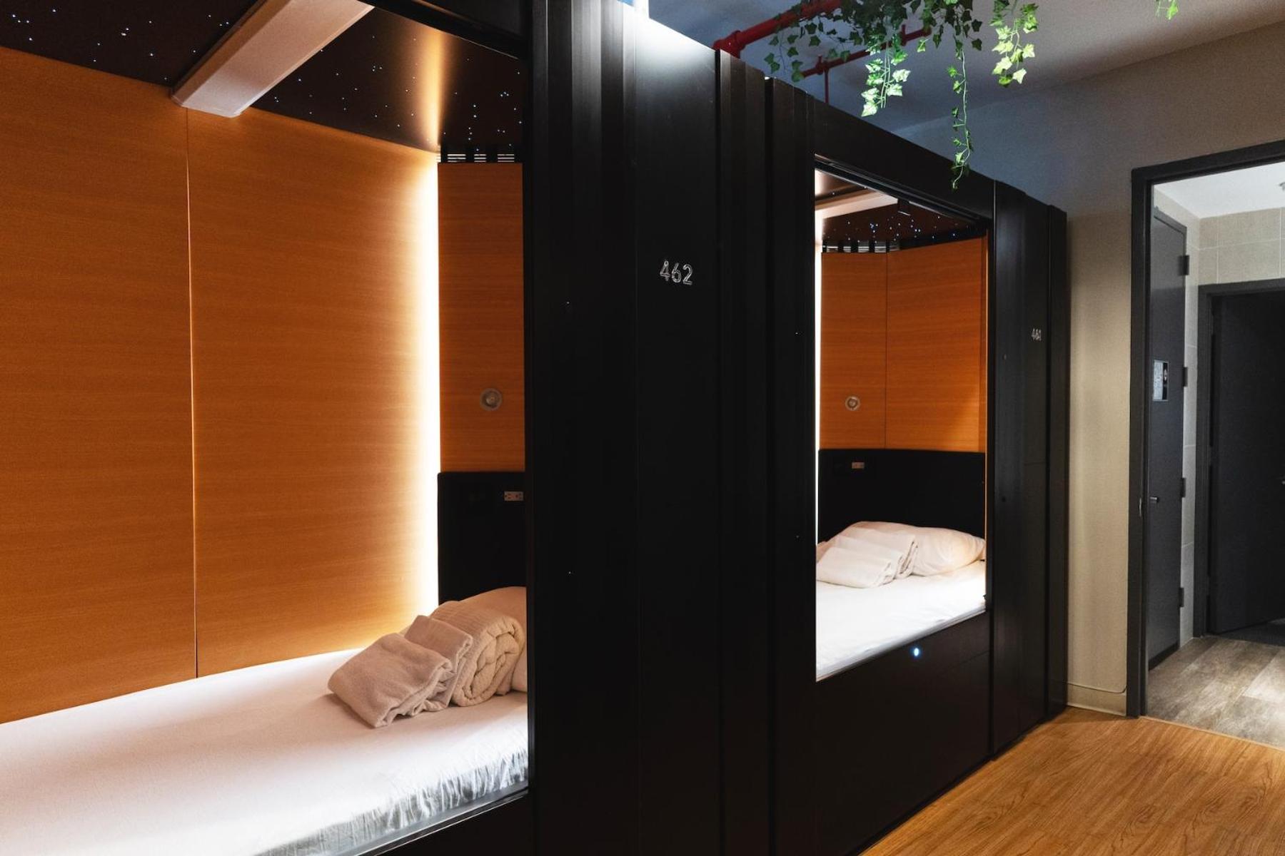 Business Pod in 2 Bed Mixed Dorm photo 1