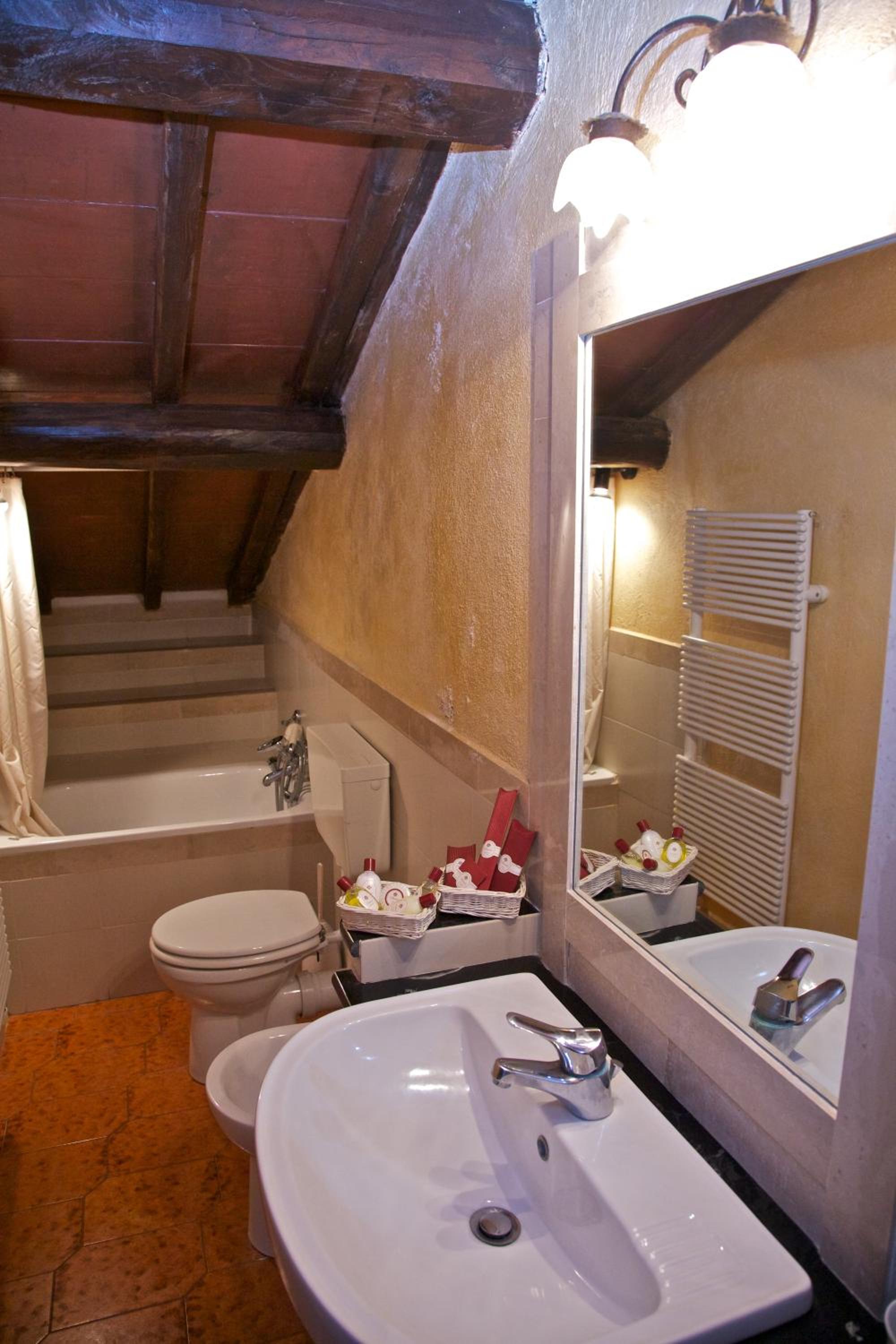 Three-Bedroom Apartment - Photo 4