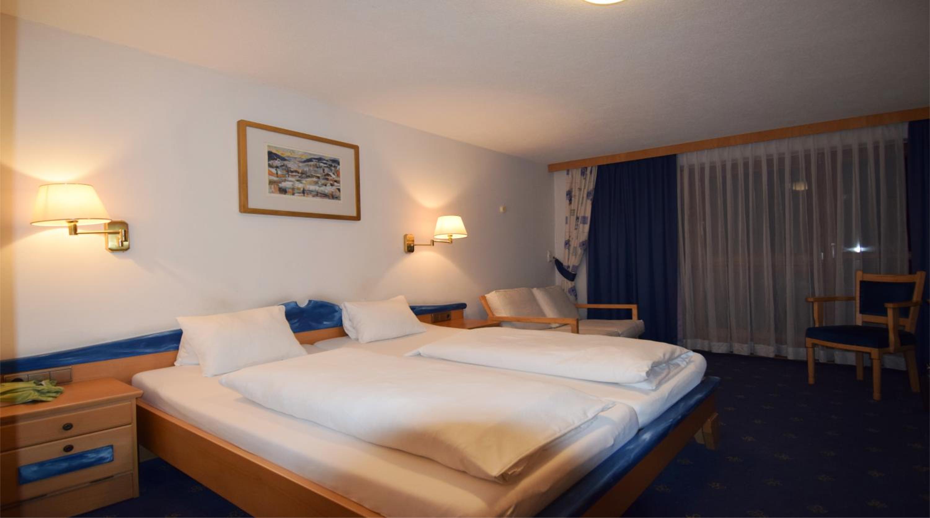 Classic Double Room with Balcony - Photo 4