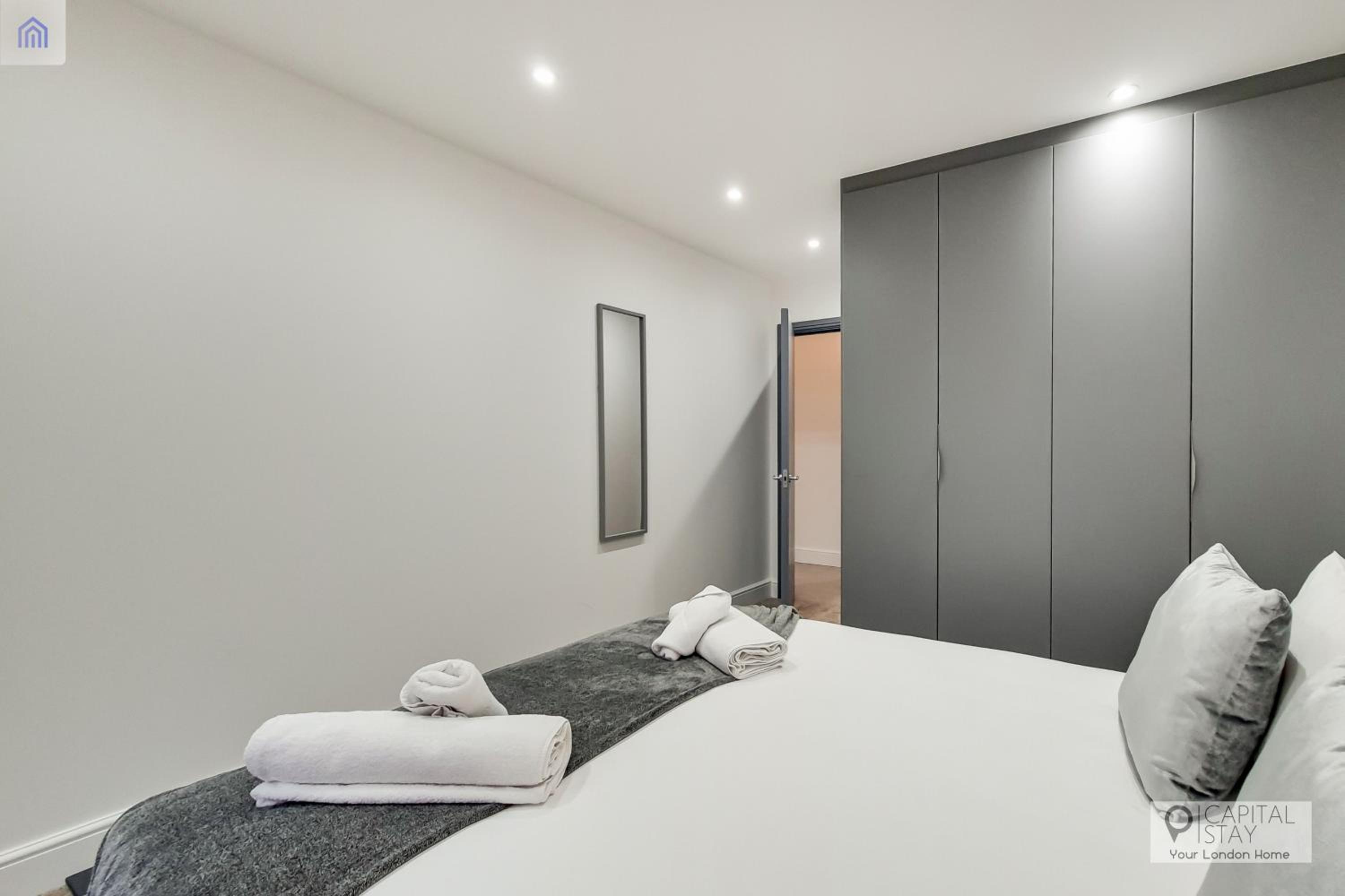 Three-Bedroom Apartment photo 2