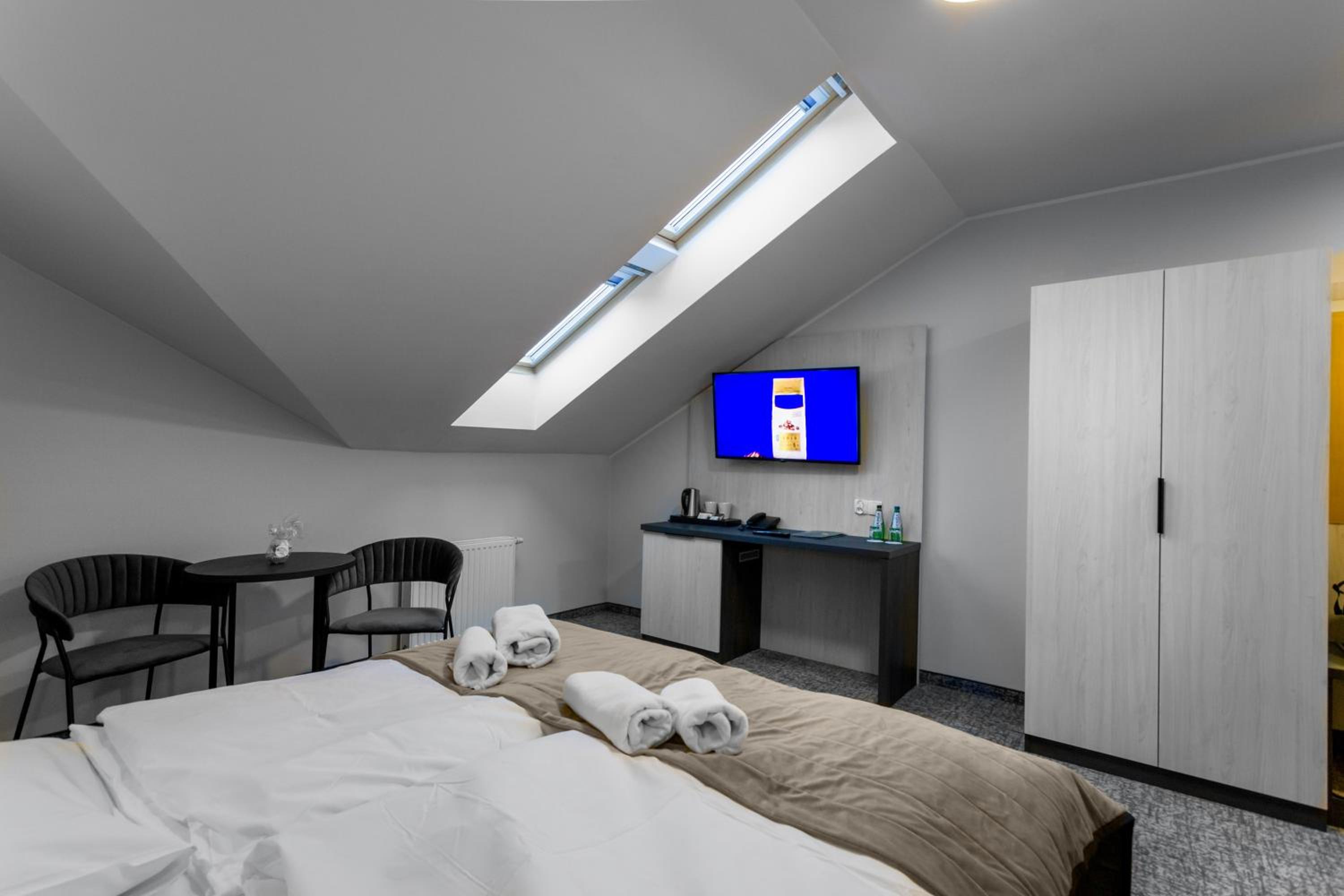 Double Room without Balcony (rooftop windows) photo 3