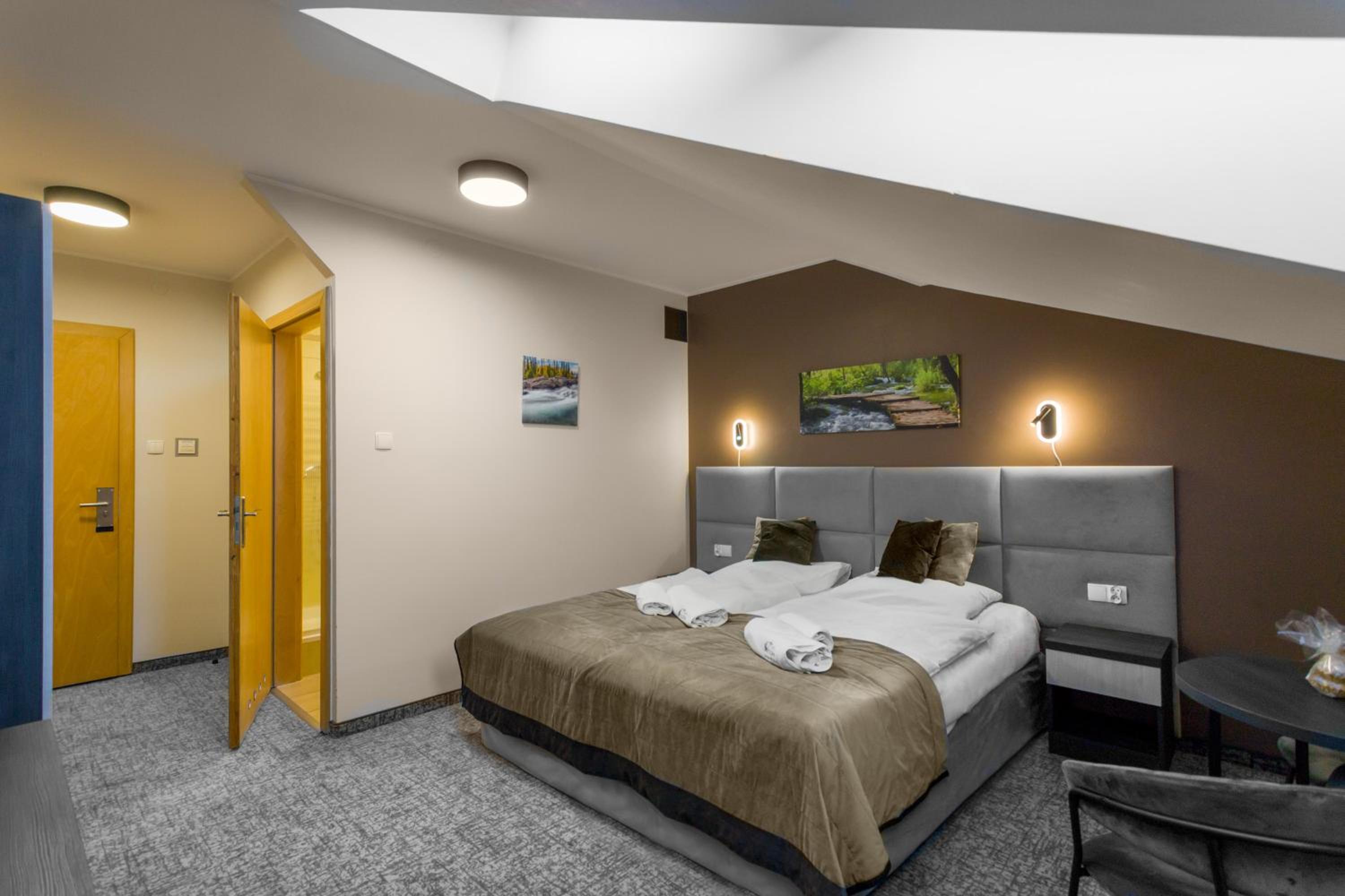 Double Room without Balcony (rooftop windows) photo 2