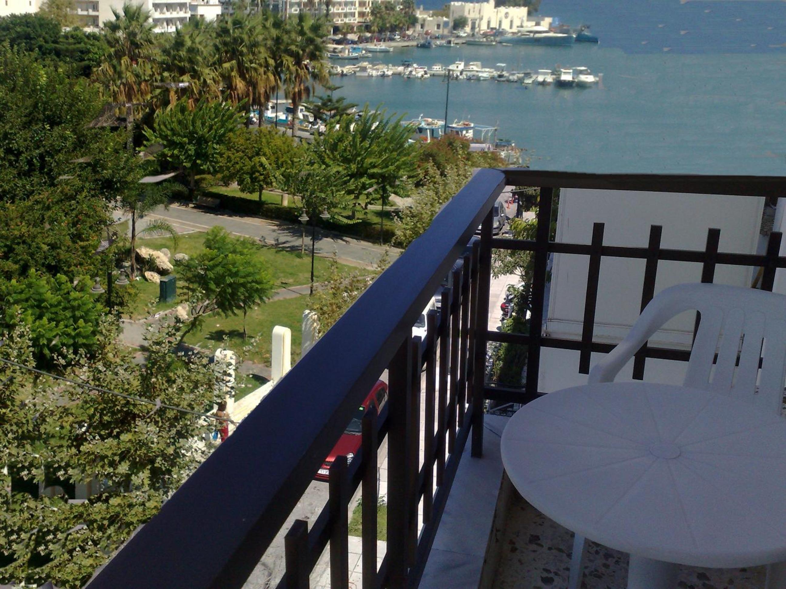 Double or Twin Room with Balcony - Photo 3