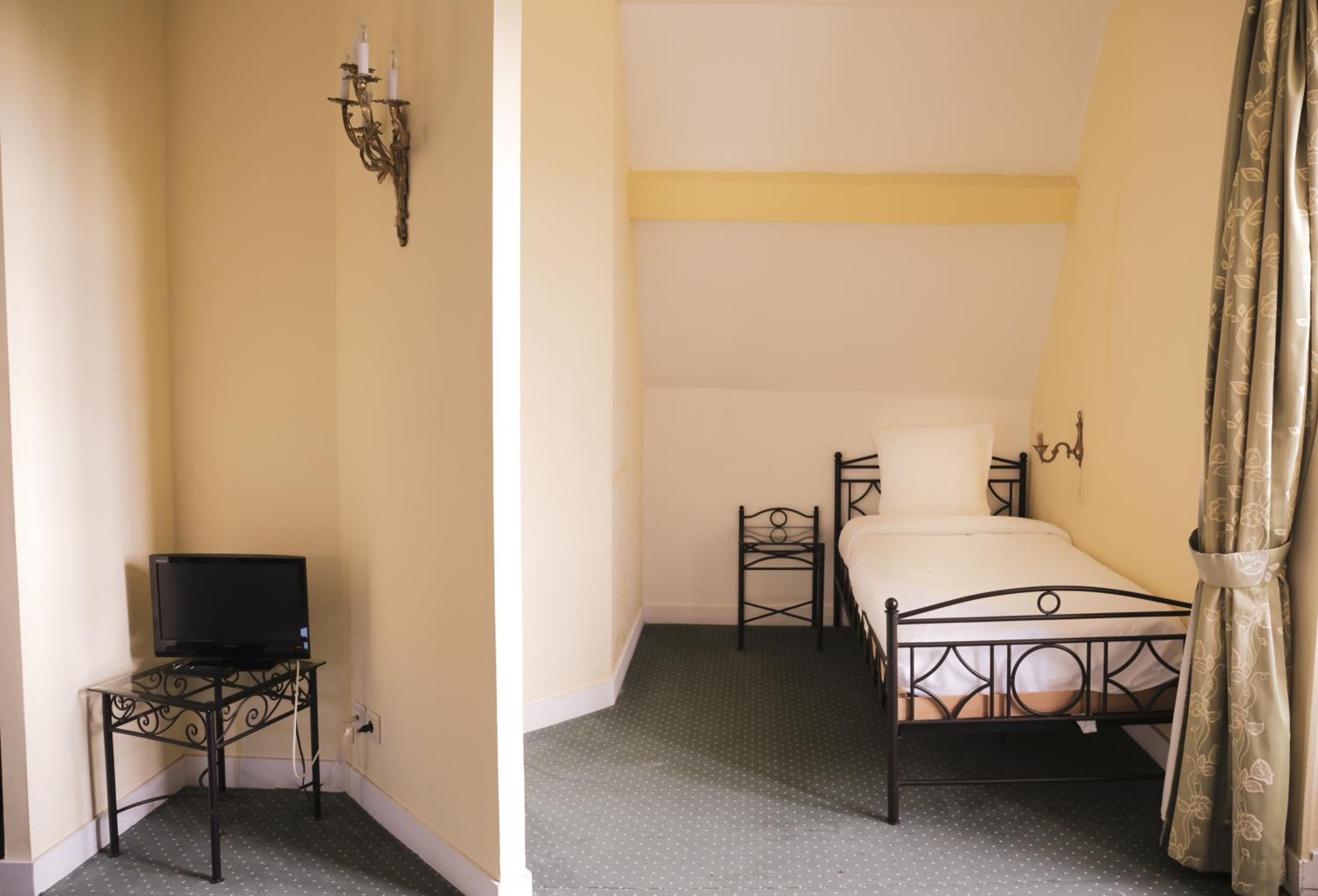 Classic Quadruple Room - Photo 6