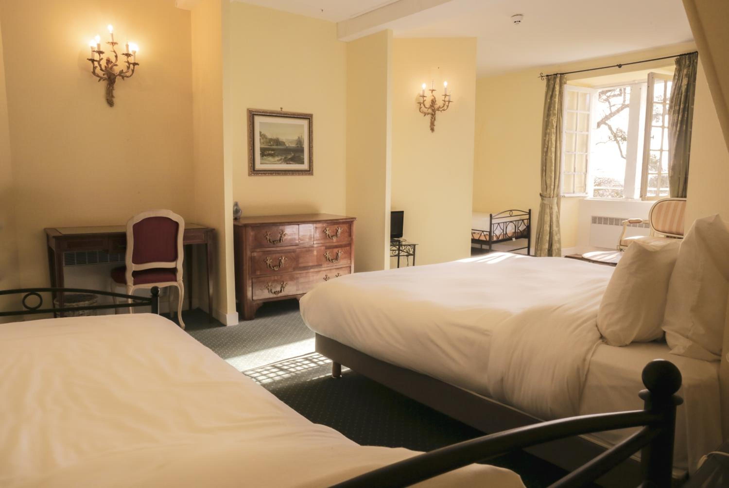 Classic Quadruple Room - Photo 9