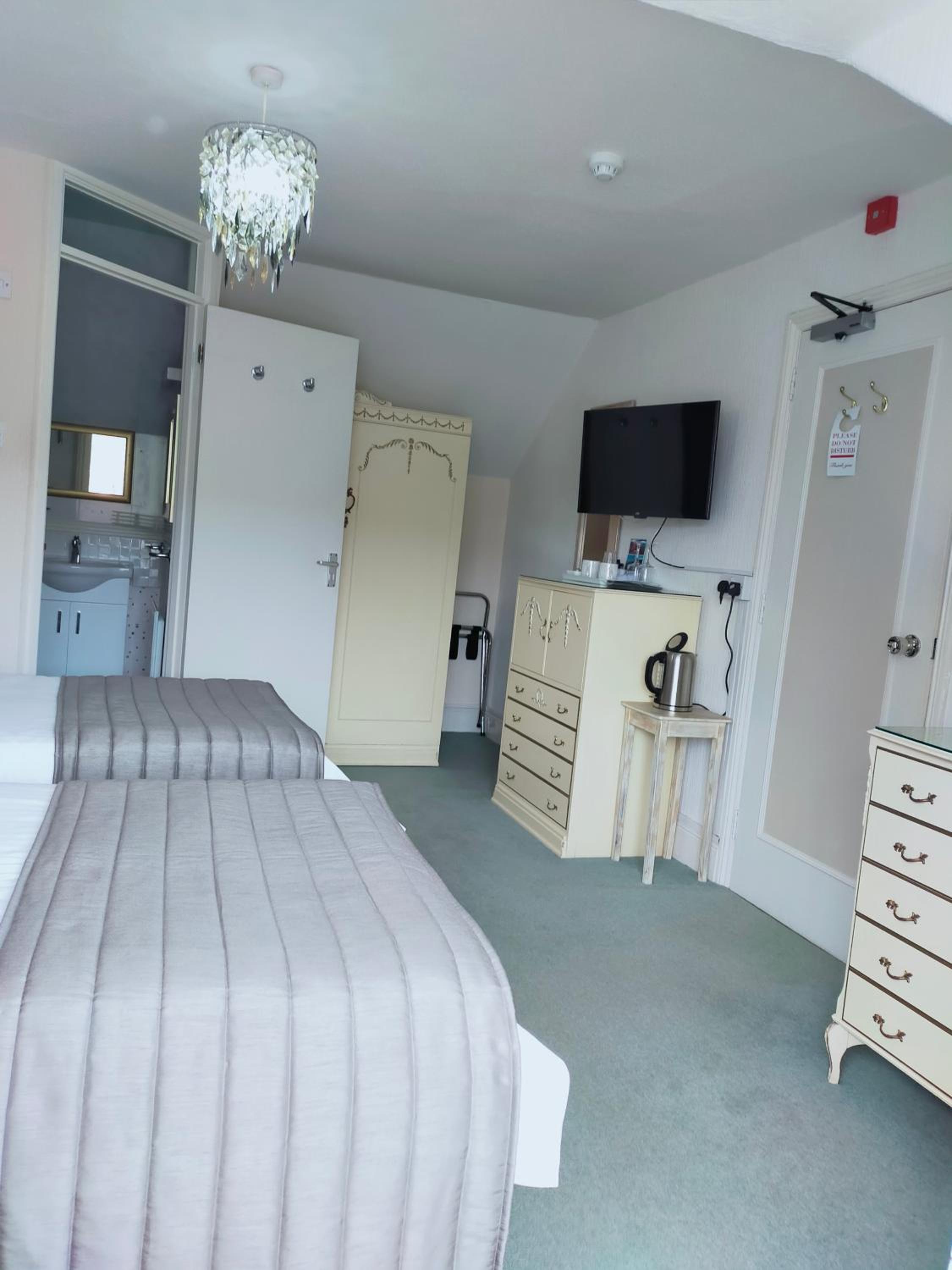 Standard Twin Room photo 3