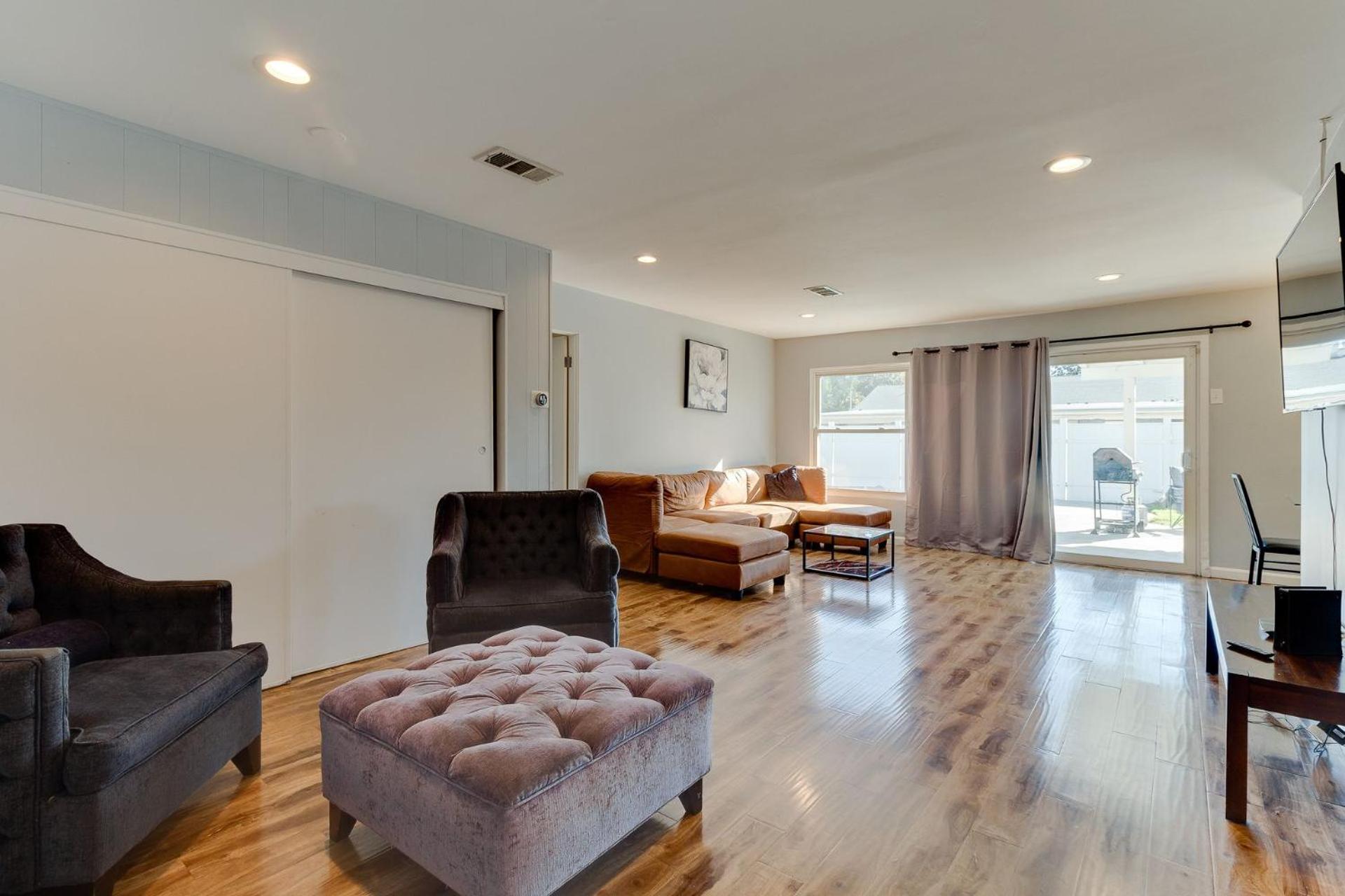 Four-Bedroom House photo 3
