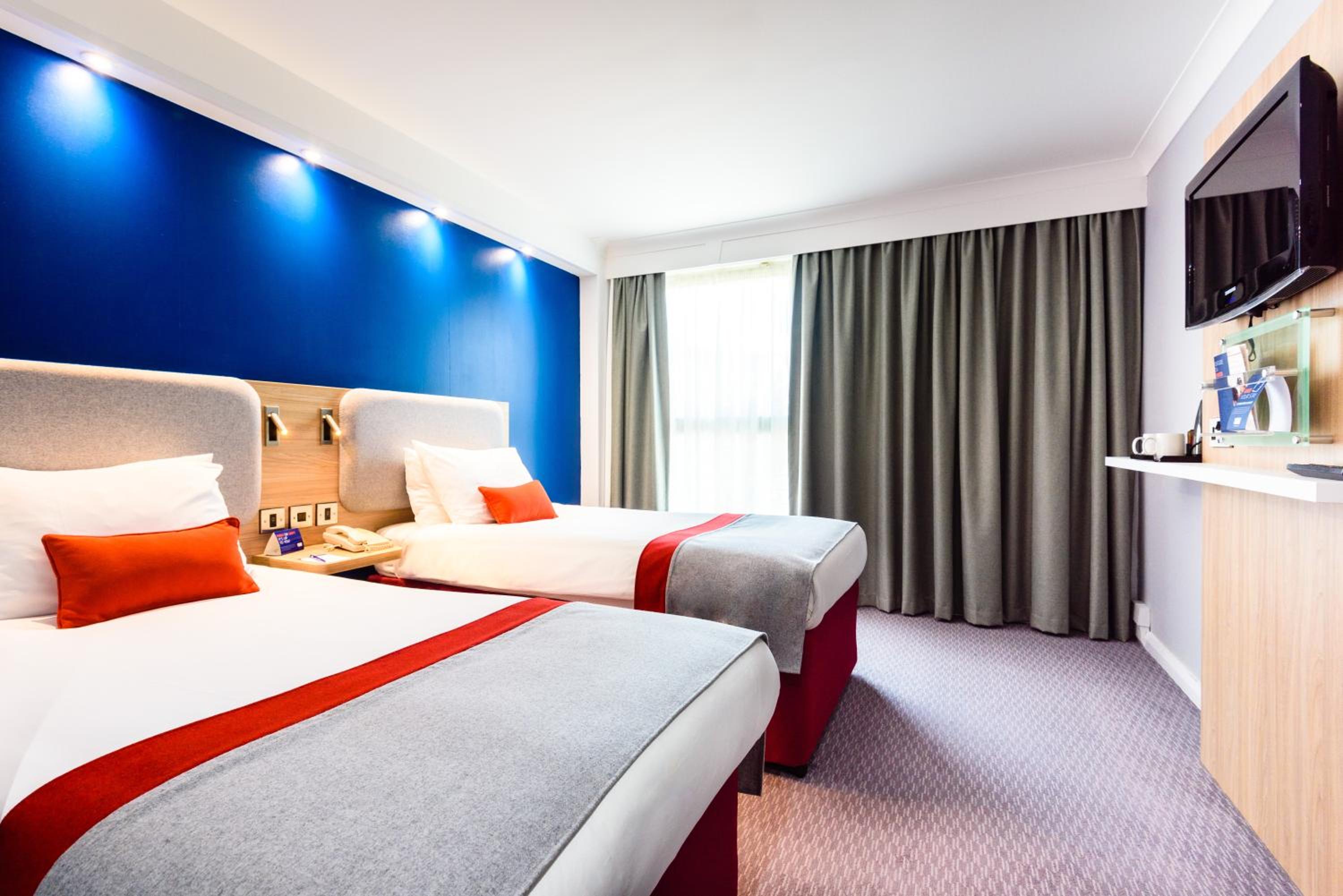 Standard Room with Free Hot Breakfast - Photo 1