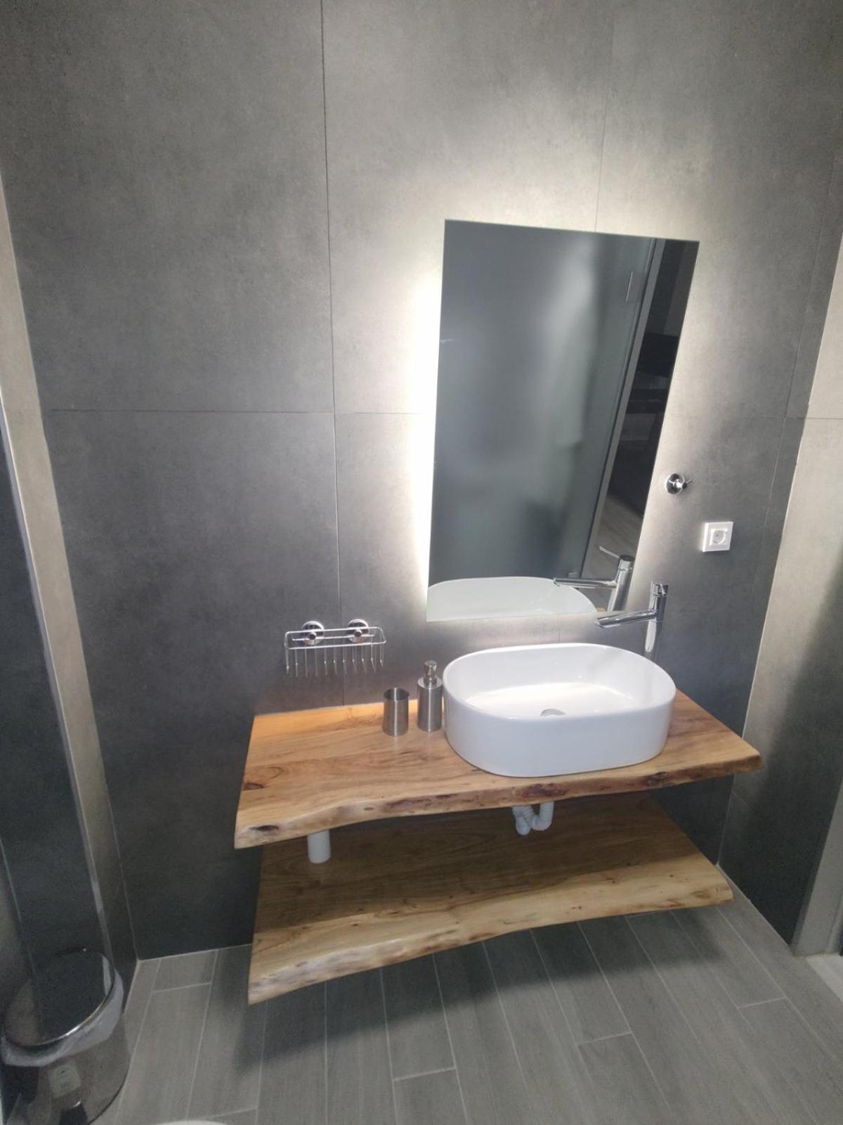 Deluxe Double Studio - Photo 13