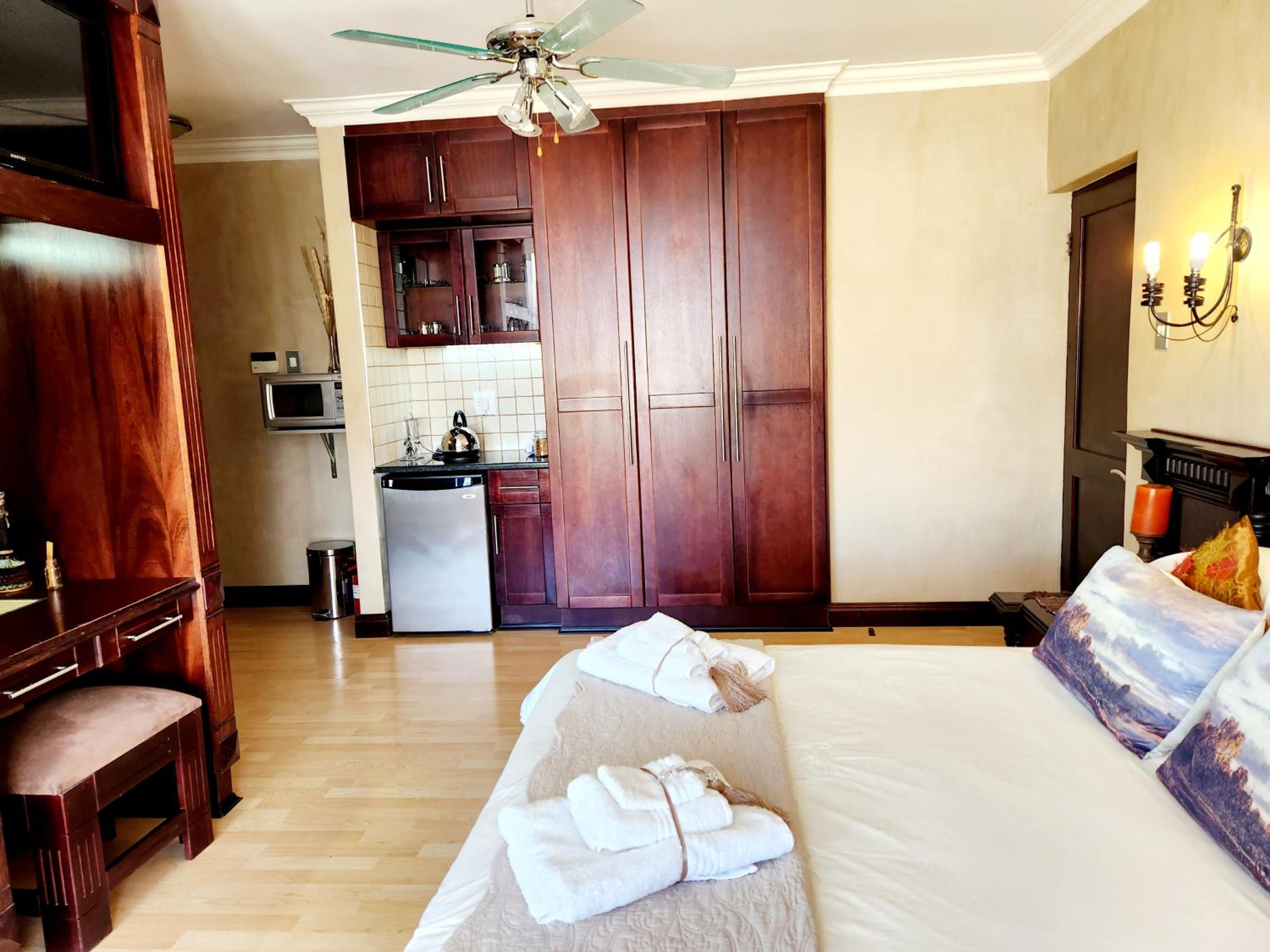 Double Room with Private Bathroom photo 2