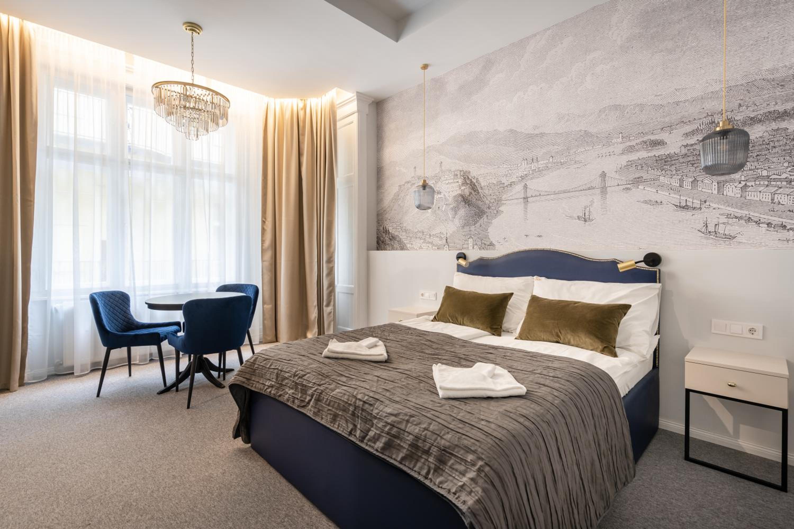 Standard Queen Room - Photo 13