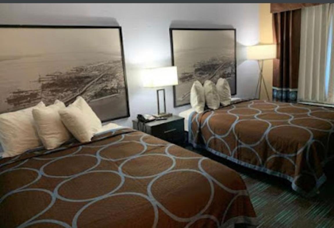 Queen Room with Two Queen Beds - Non-Smoking - Photo 1