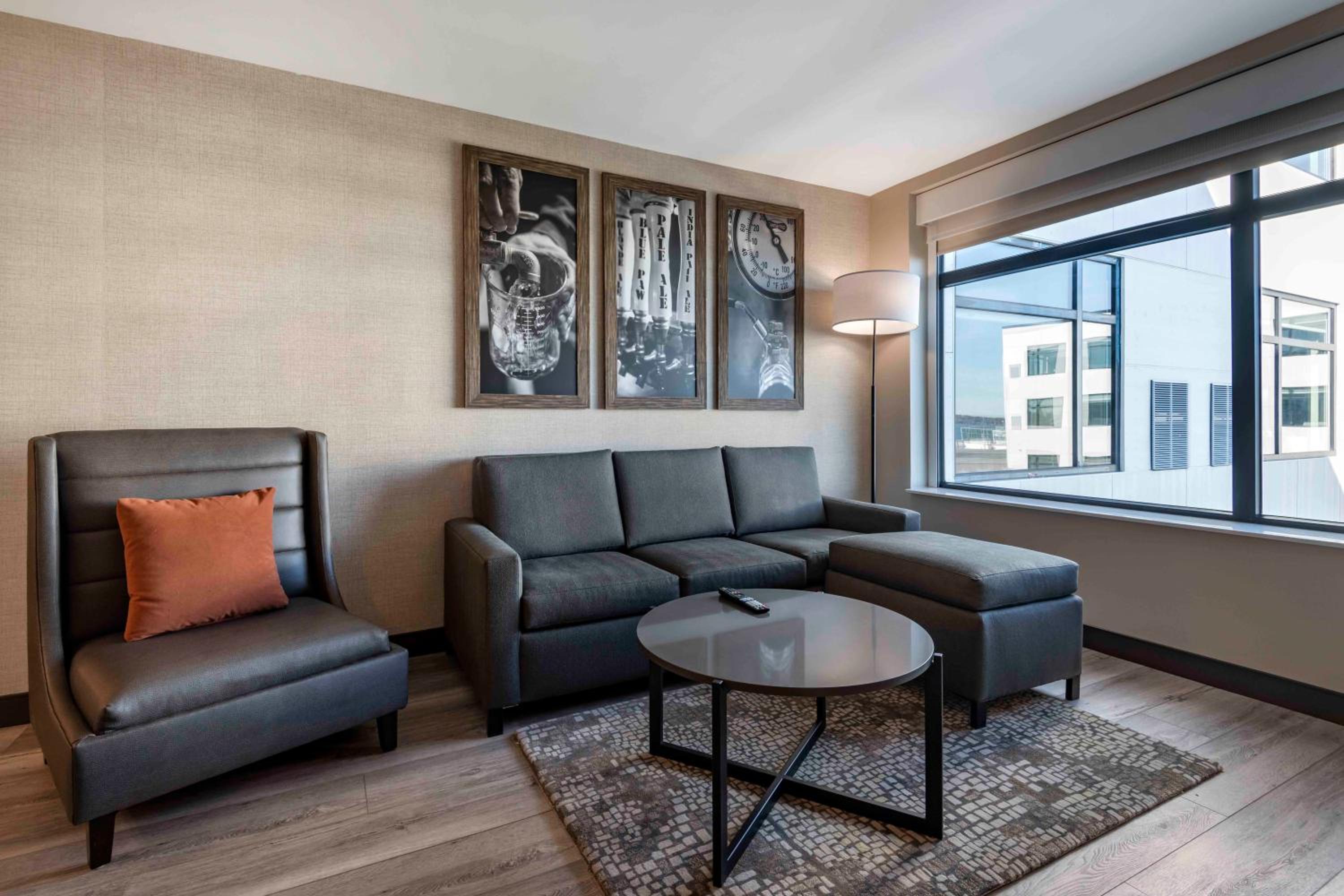 King Suite - Non Smoking - Photo 4