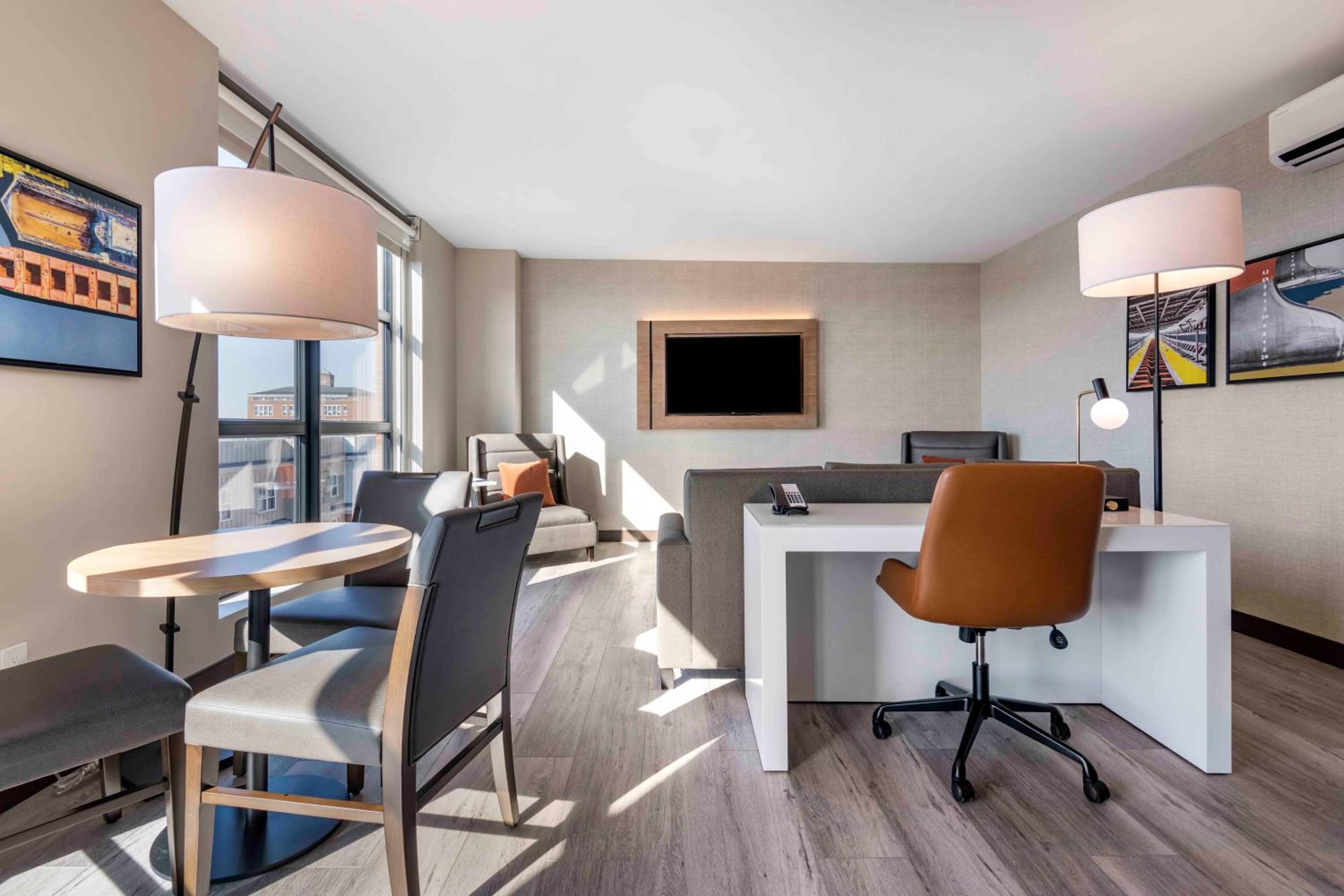 Superior King Suite - Non-smoking