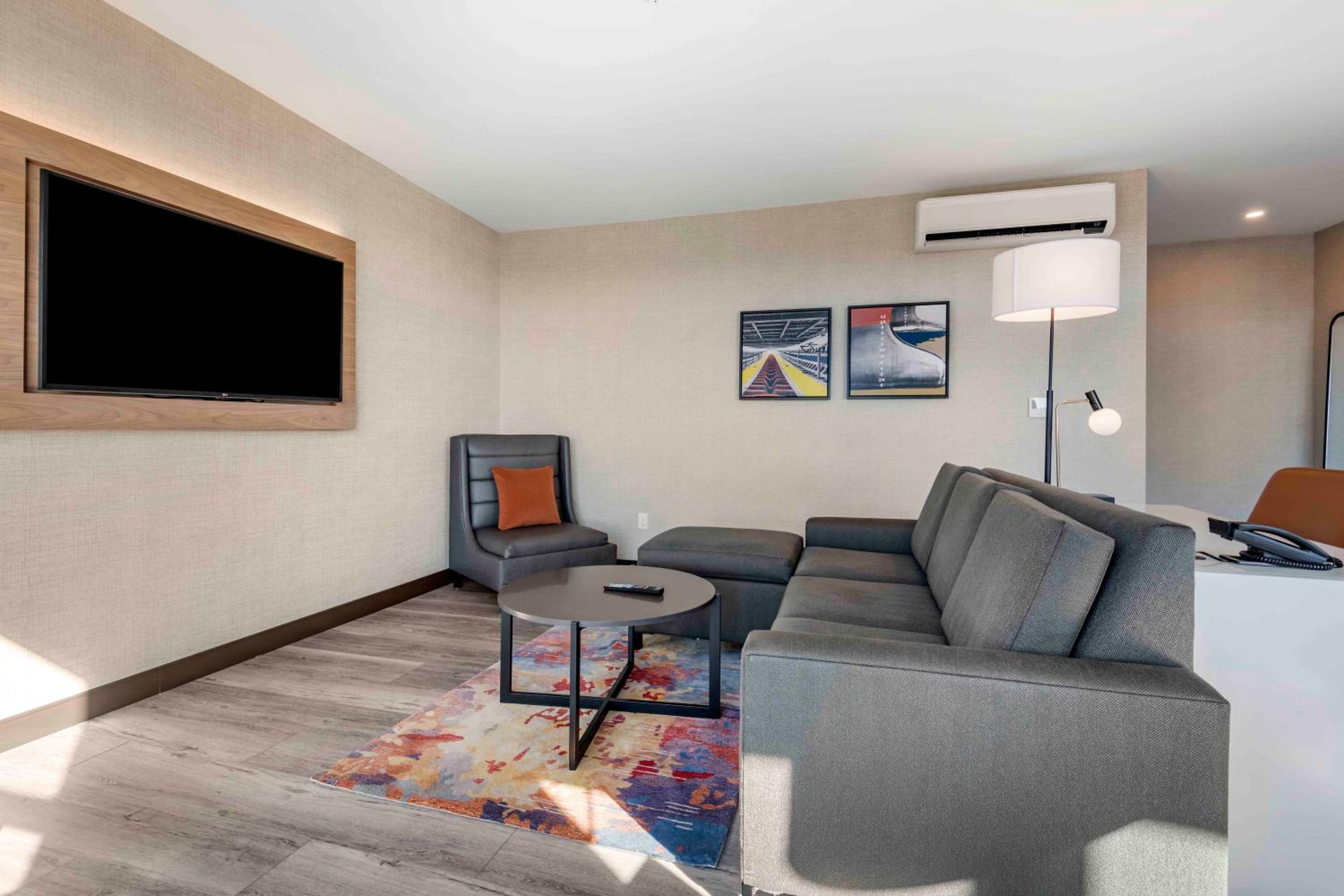 Superior King Suite - Non-smoking
