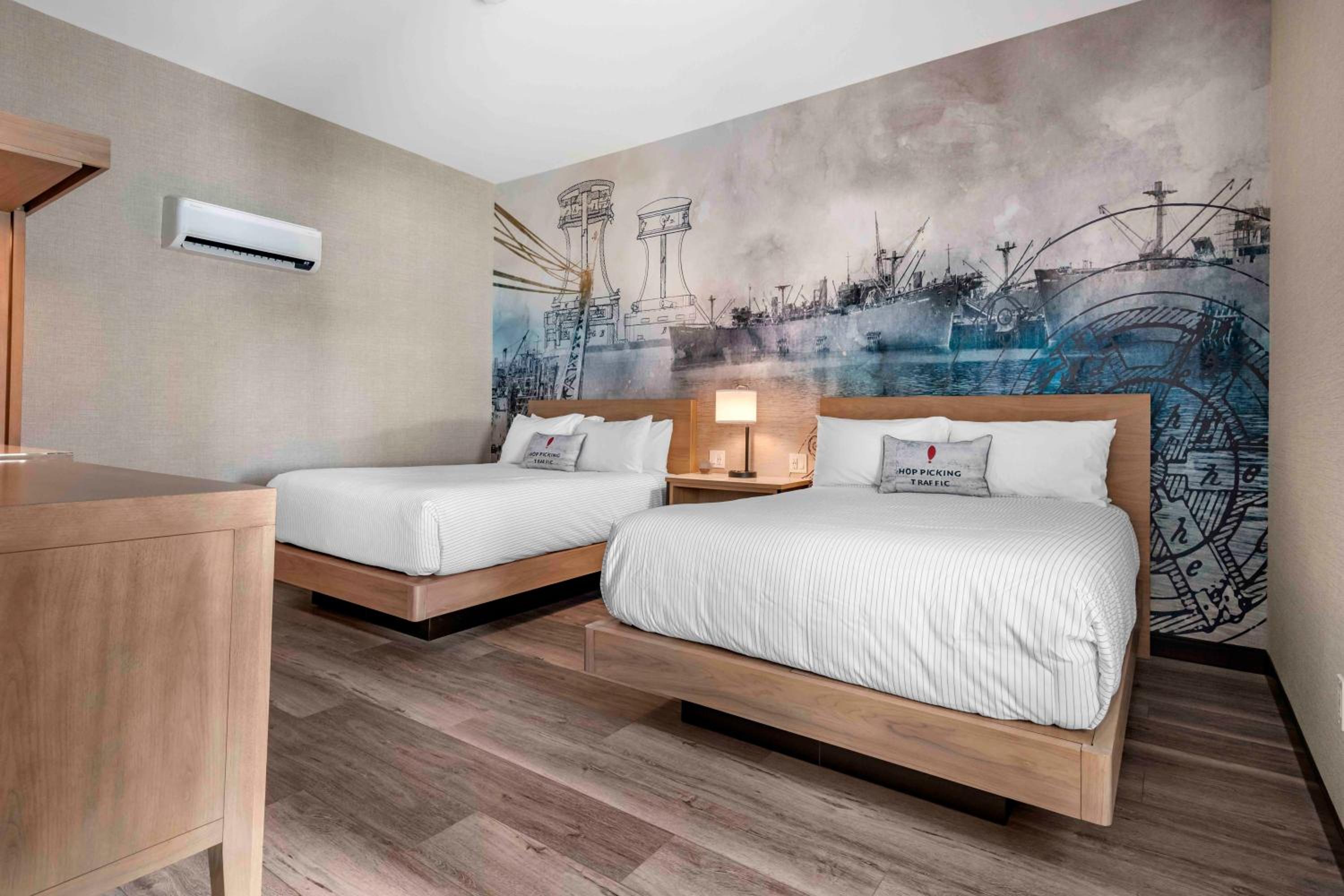 Queen Suite with Two Queen Beds - Non Smoking - Photo 1