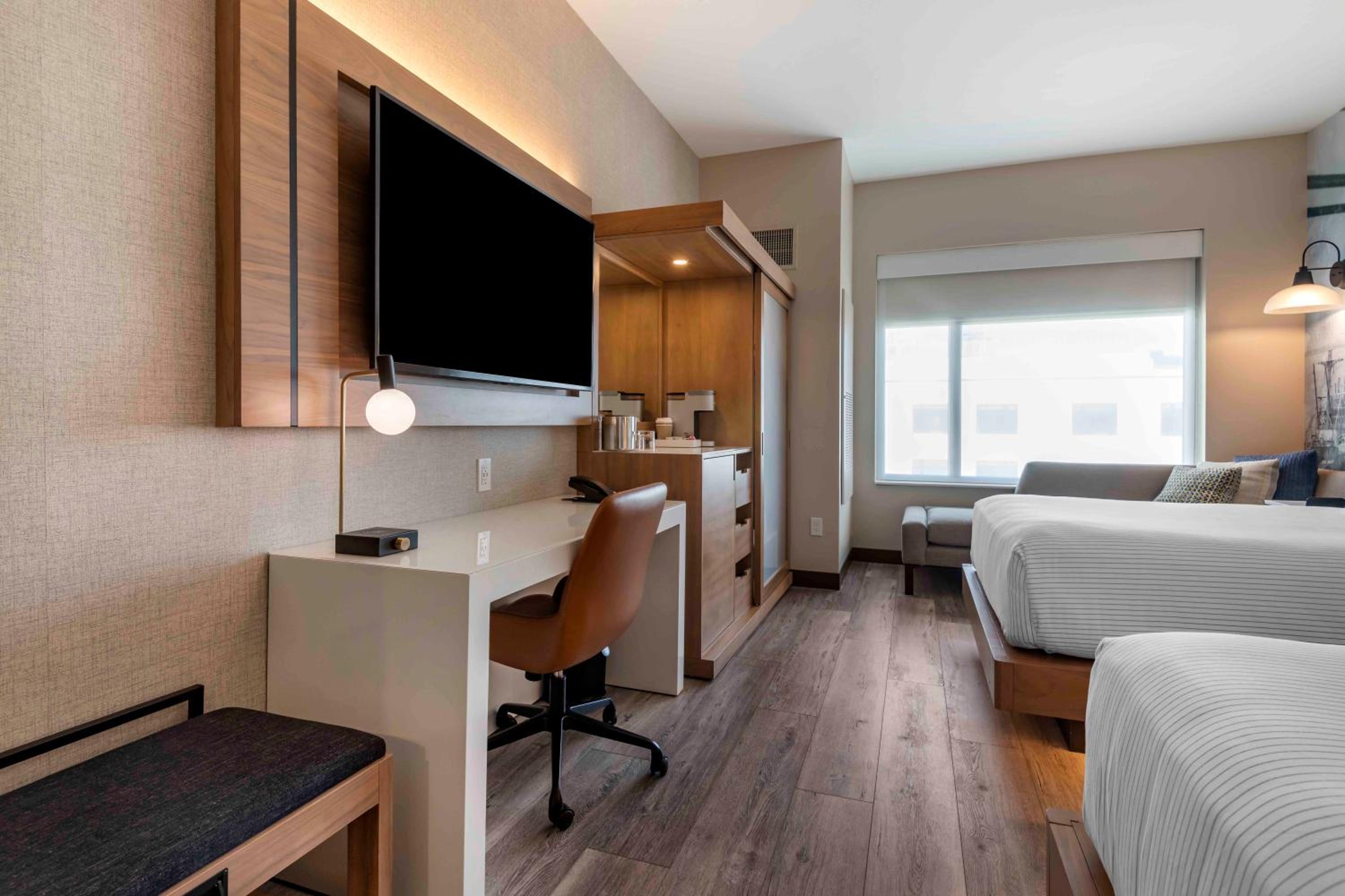 Queen Room with Two Queen Beds - Accessible/Non Smoking - Photo 2
