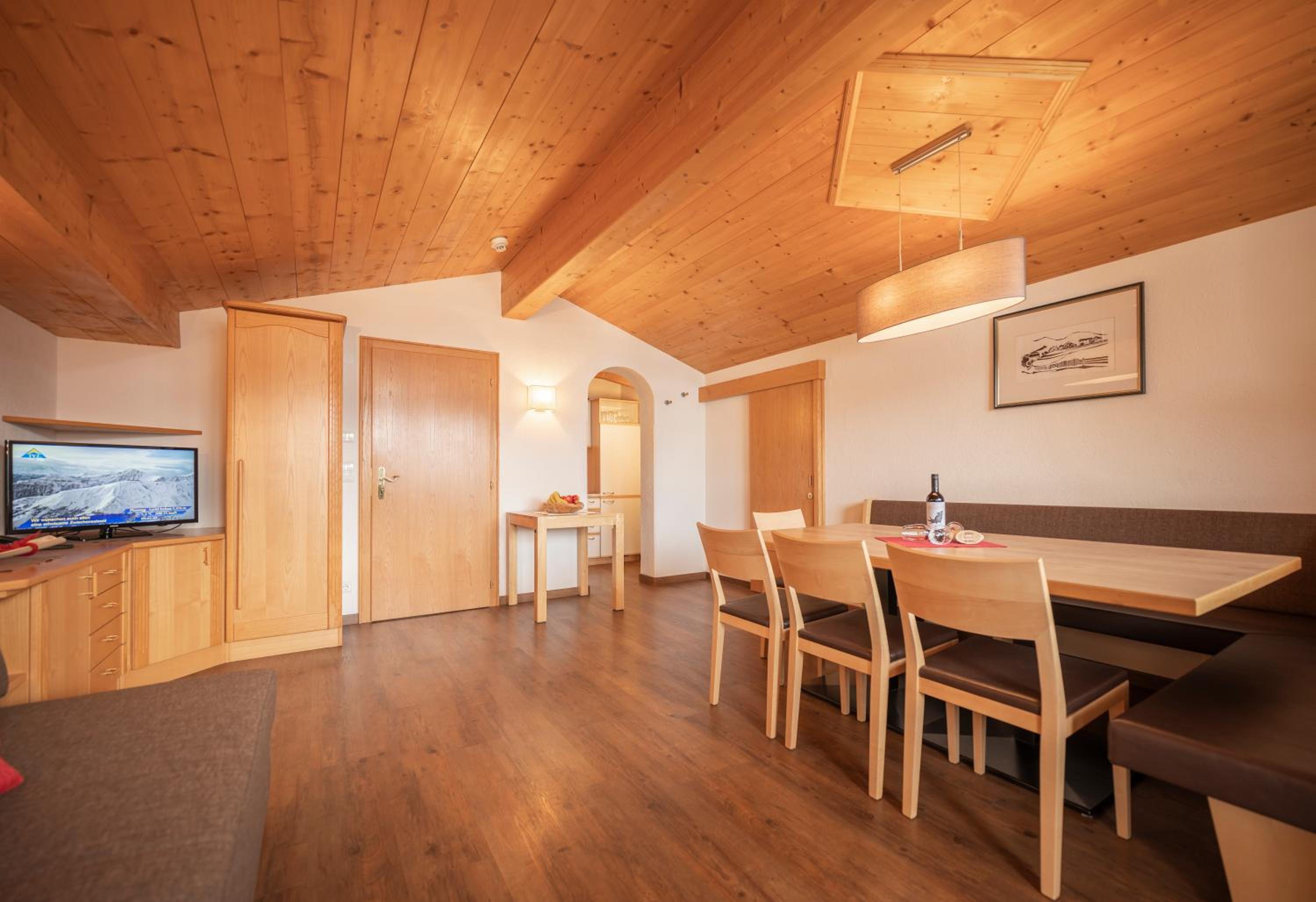 Two Double Room and one Twin Room Apartment with balcony photo 2