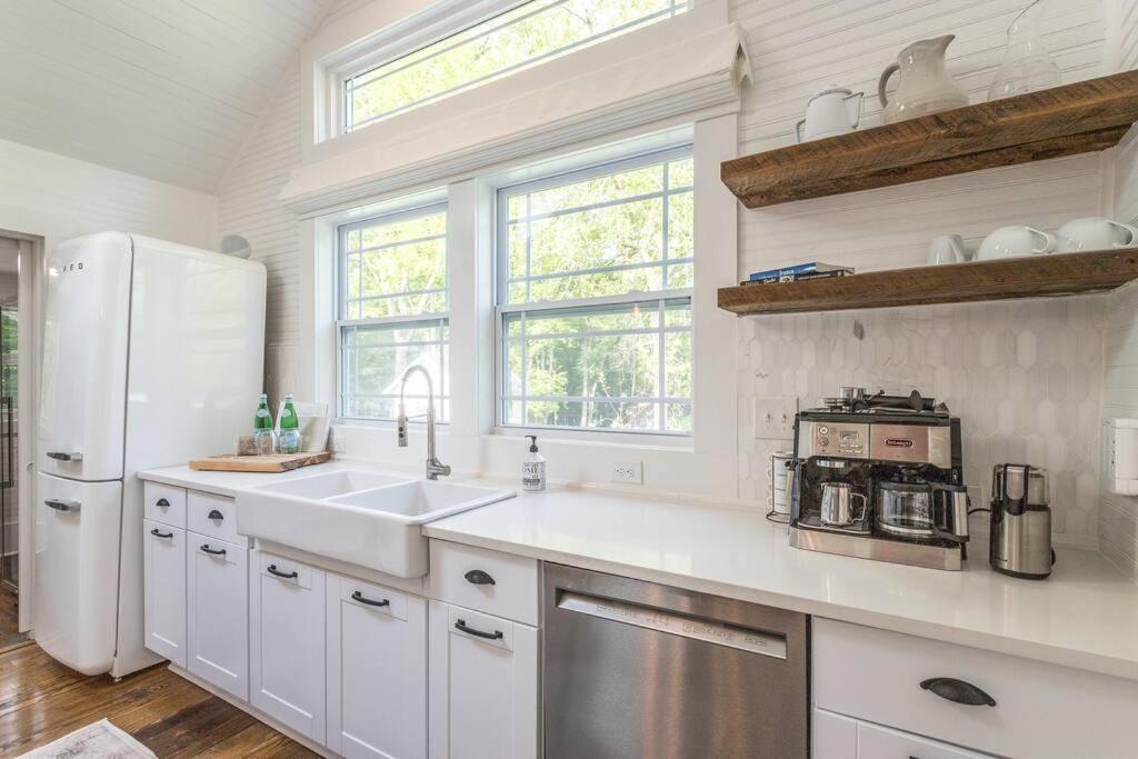 Three-Bedroom House photo 2