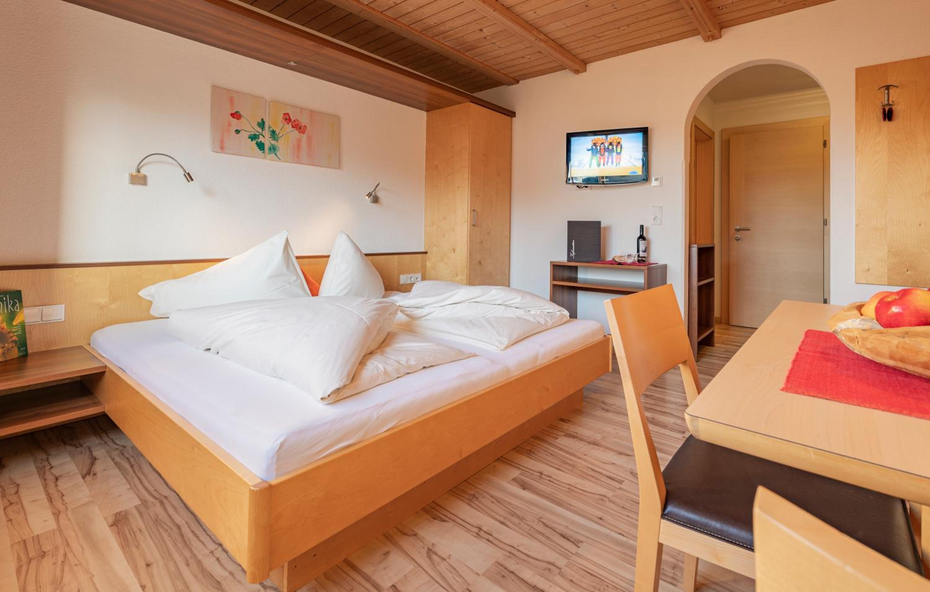 Studio Apartment with Balcony (2 Adults) photo 2