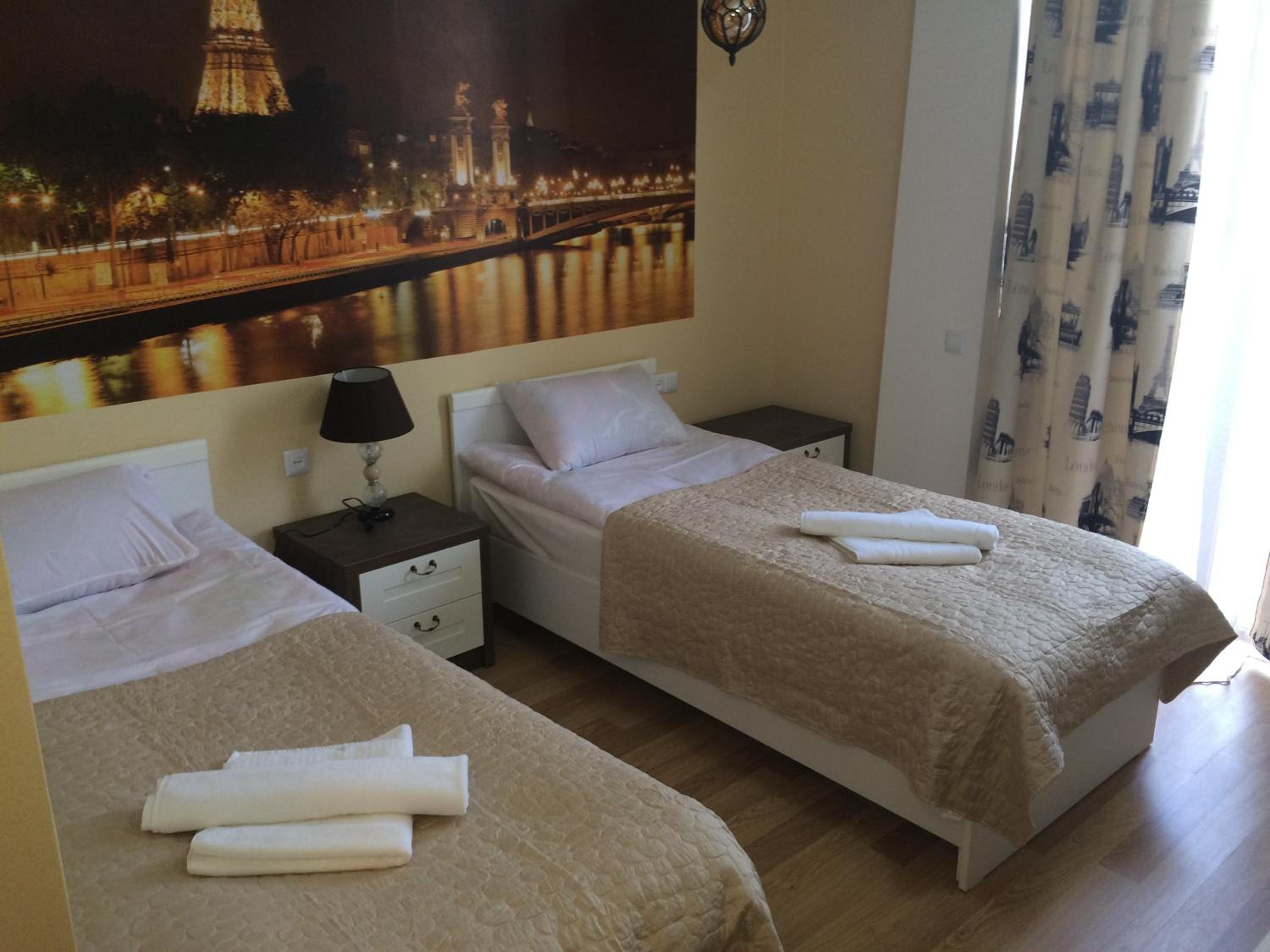 Twin Room with Balcony - Photo 4