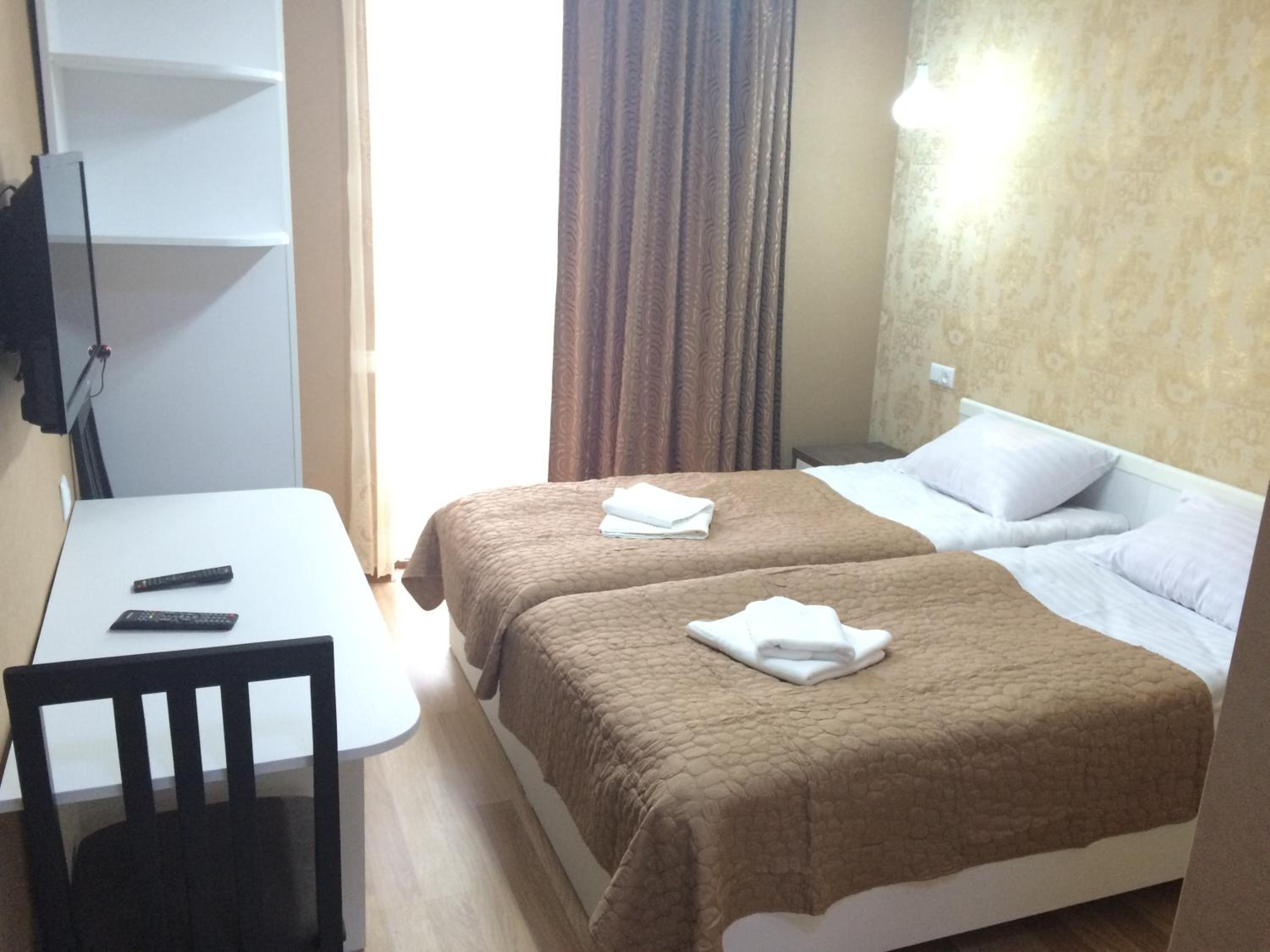 Twin Room with Balcony - Photo 5