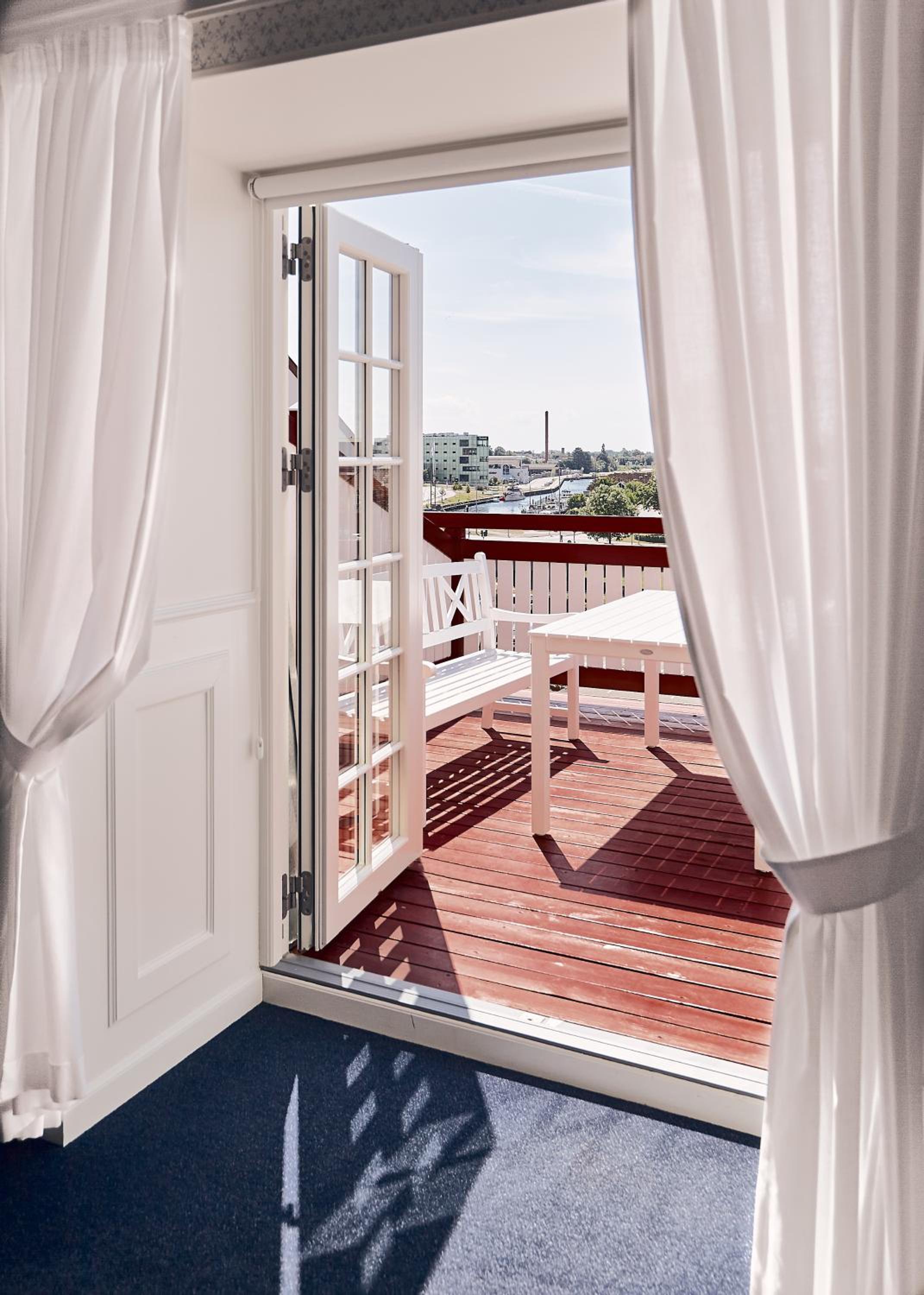 Deluxe Double Room with Balcony photo 2