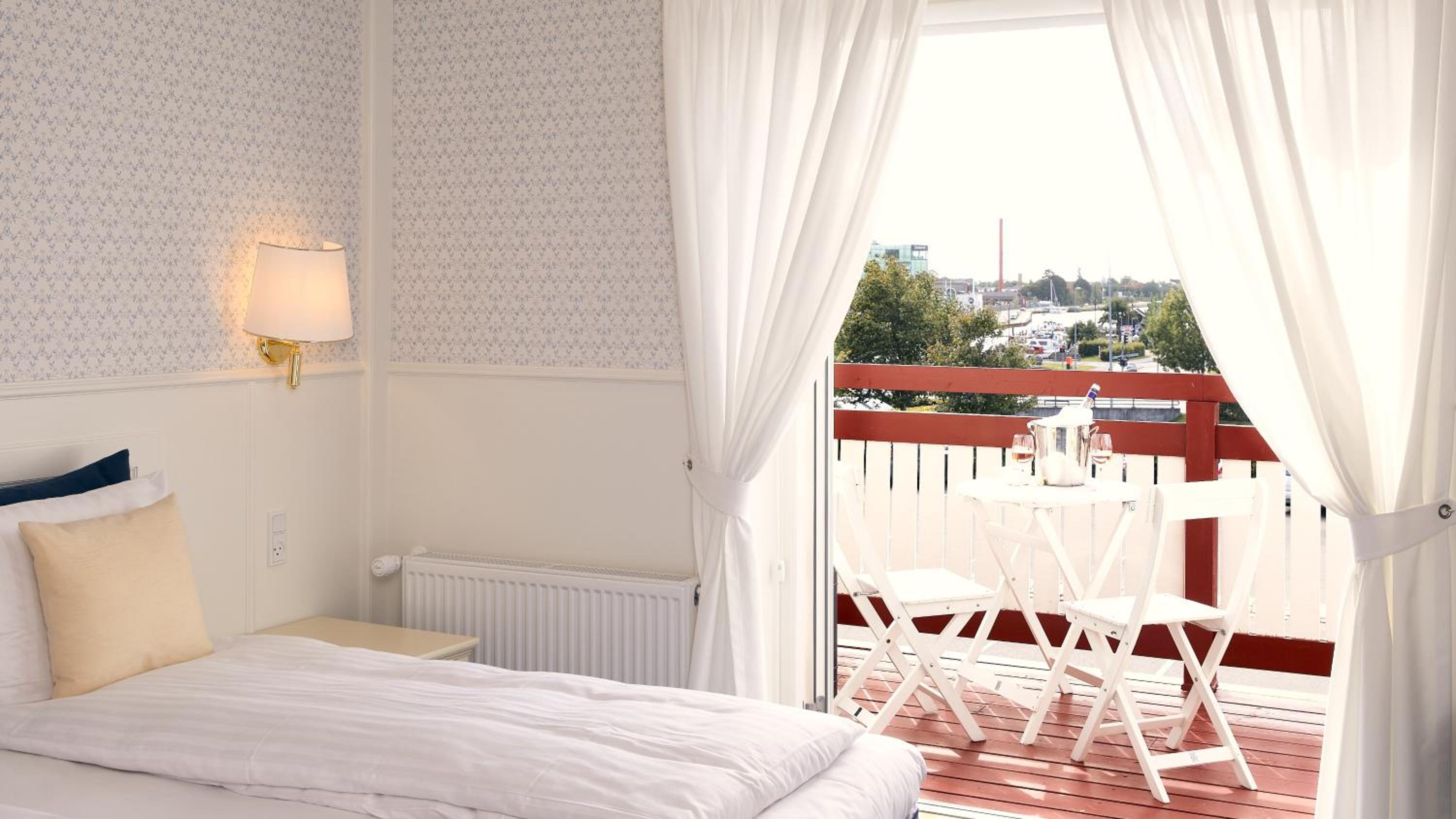 Double Room with Patio photo 3