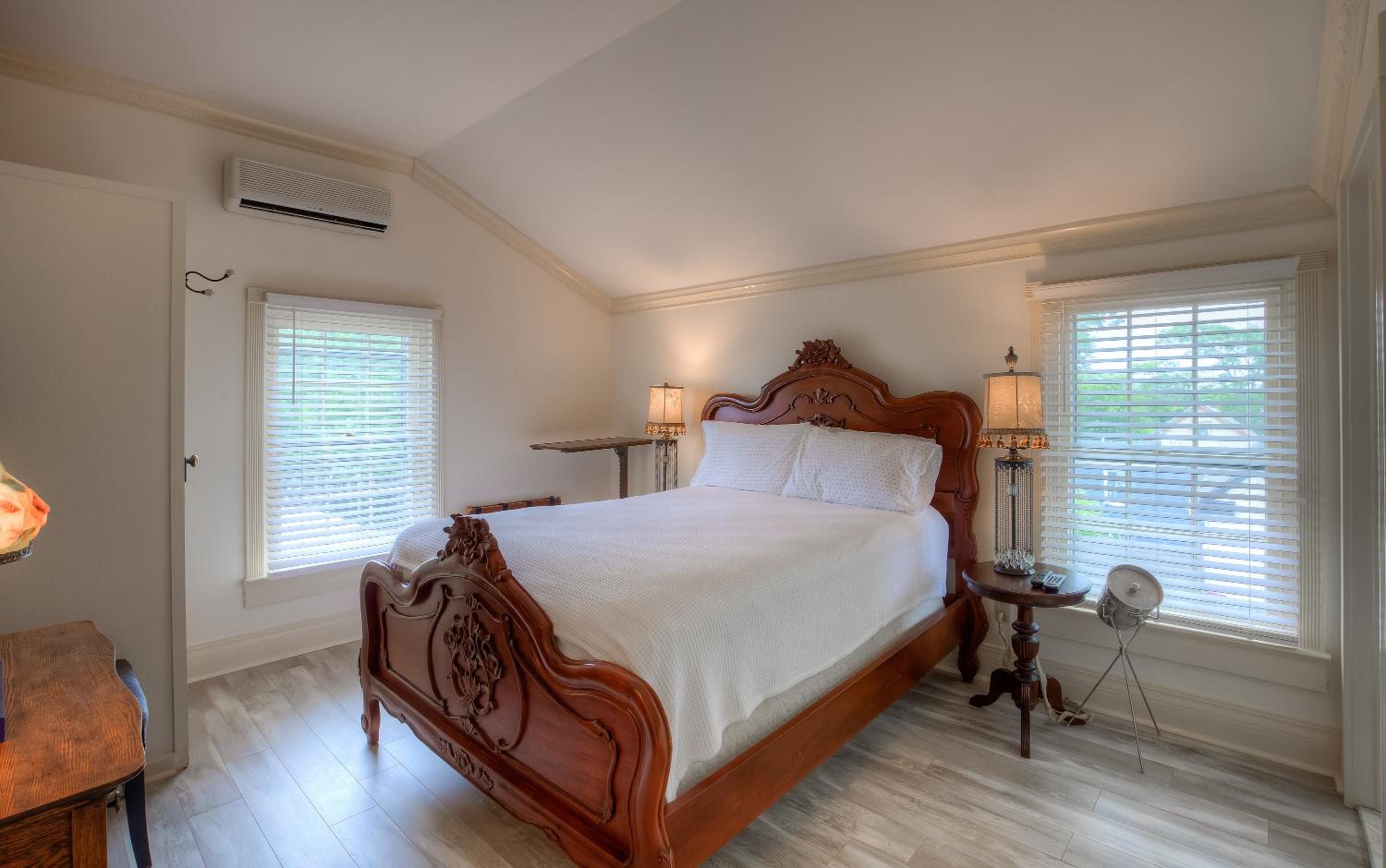 Standard Queen Room photo 2
