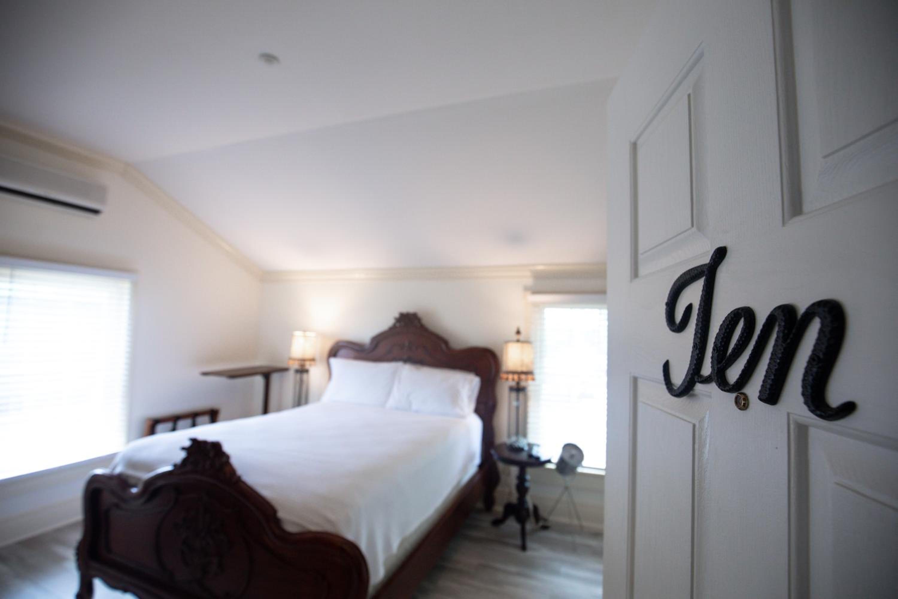 Standard Queen Room photo 1