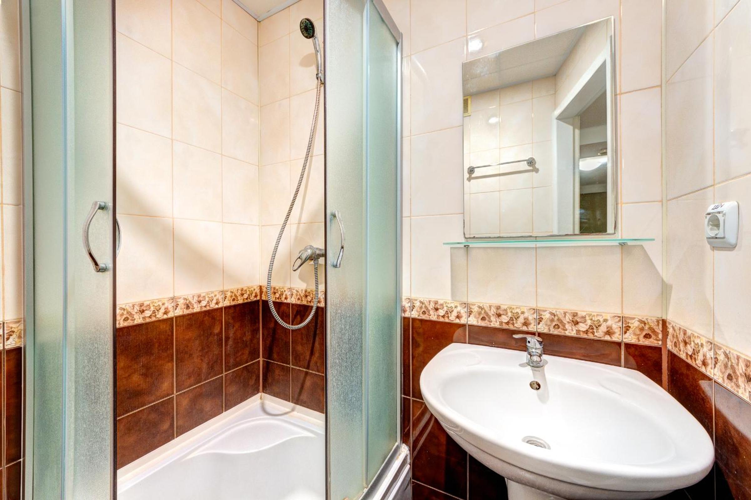 Twin Room with Shared Bathroom photo 3