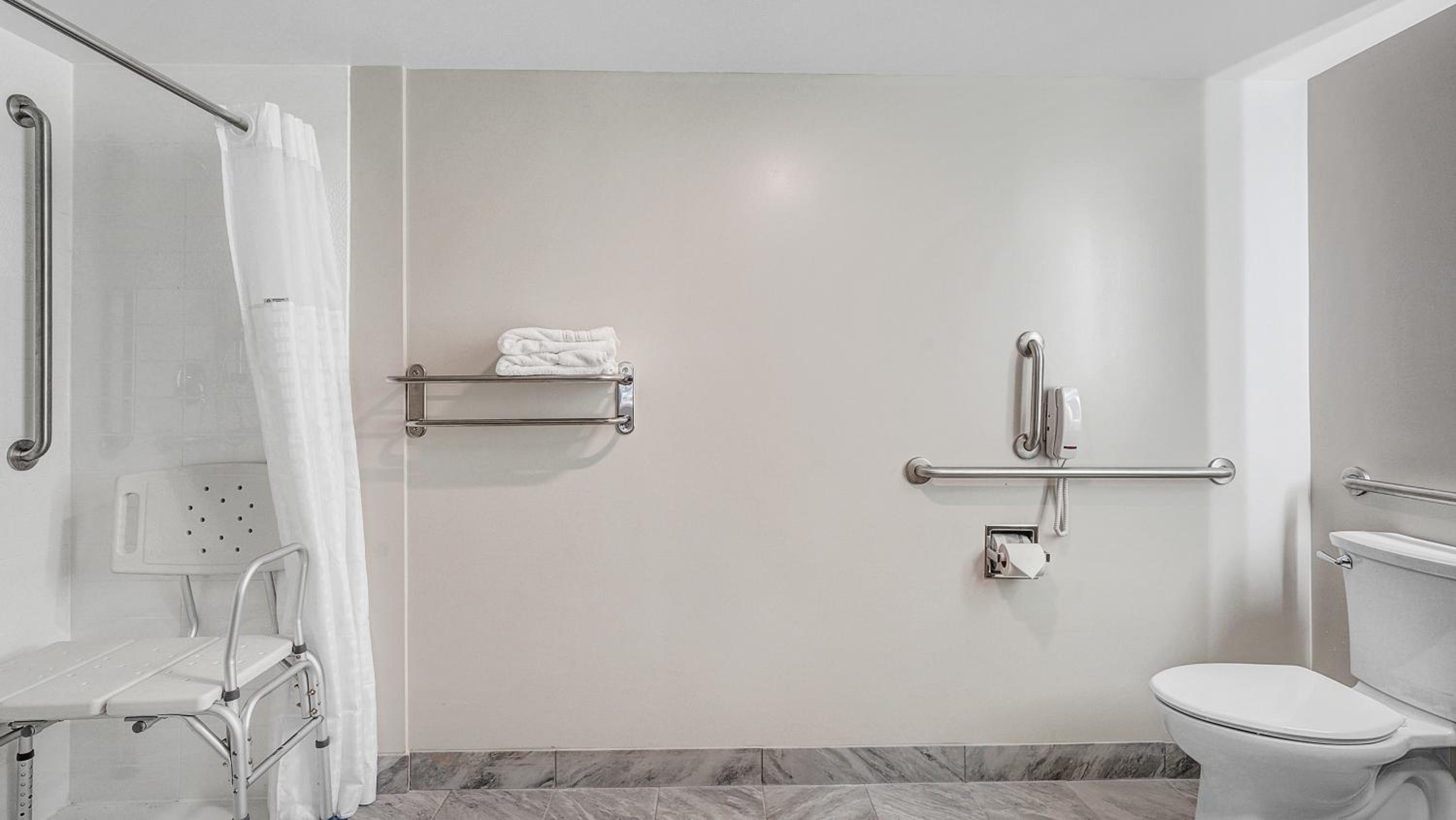 King Room with Mobility Access and Bathtub with Grab Bars - Non-Smoking - Photo 2