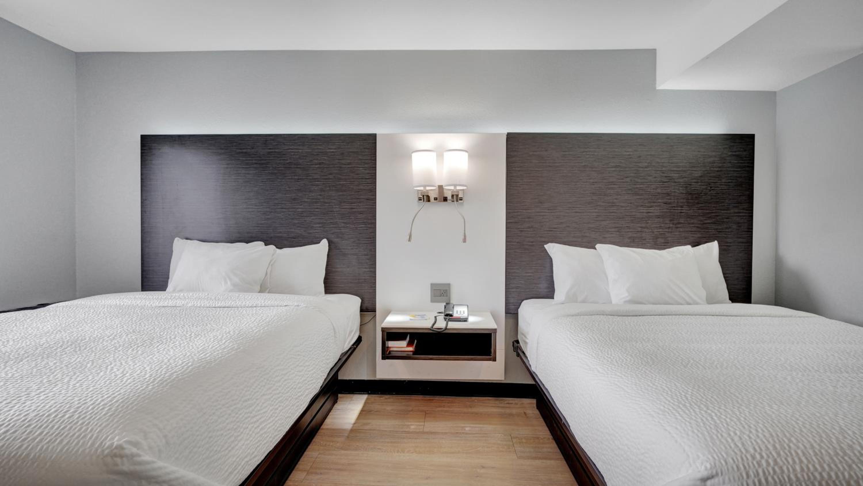 Queen Room with Two Queen Beds - Non-Smoking - Photo 1