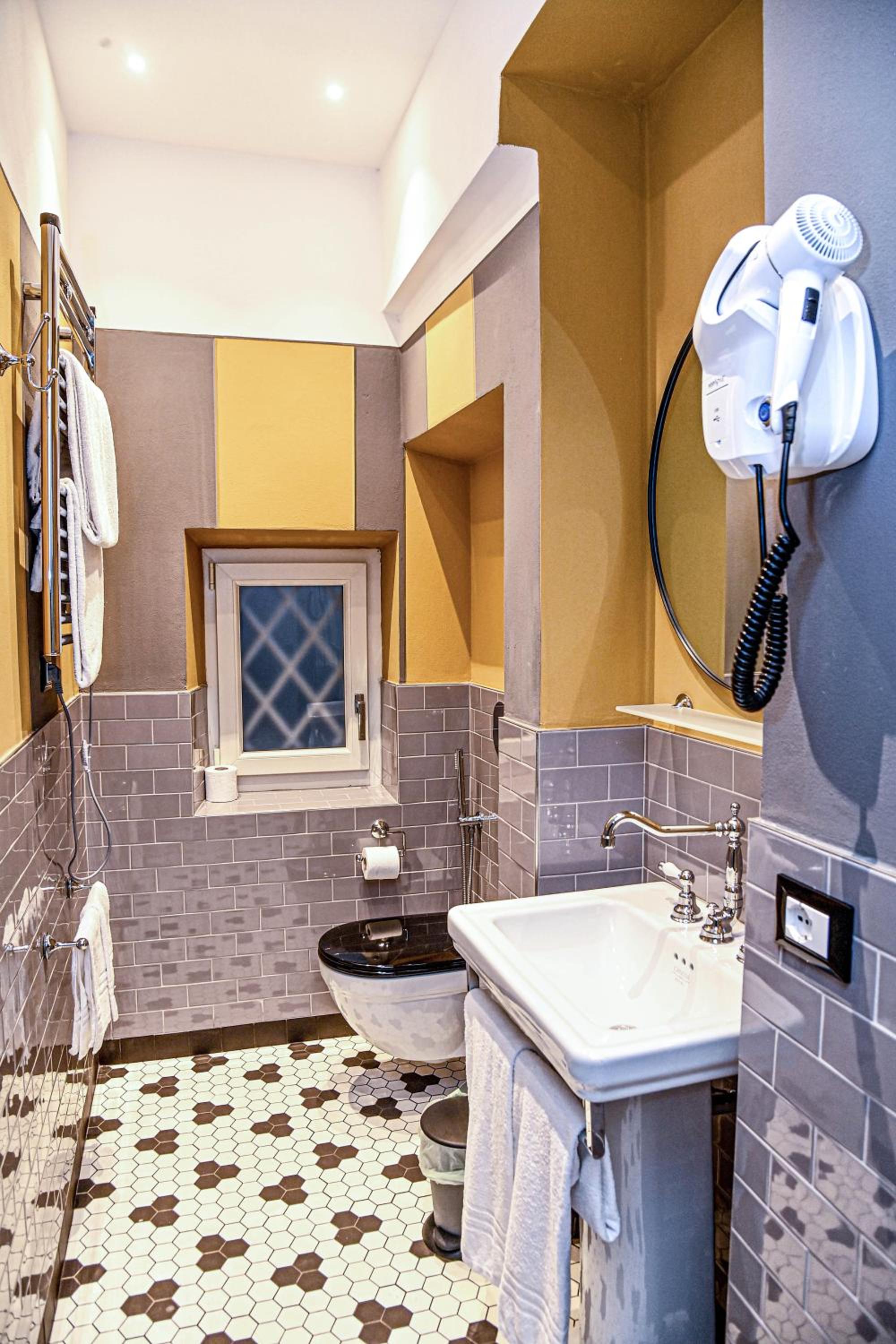 Large Double or Twin Room photo 3