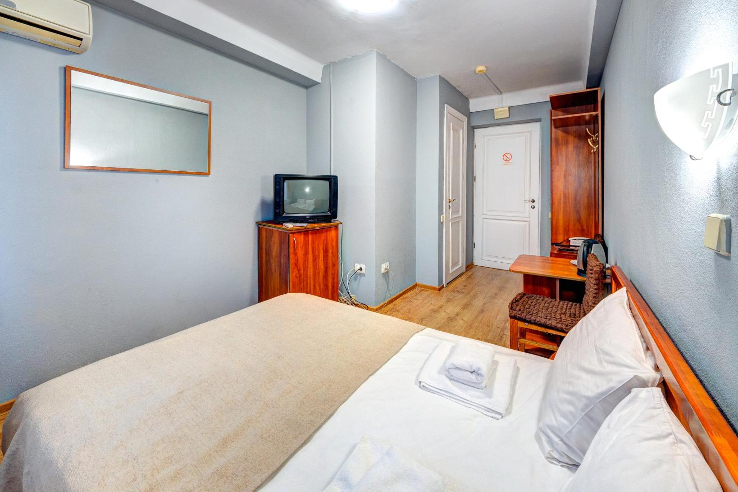 Standard Double or Twin Room photo 2