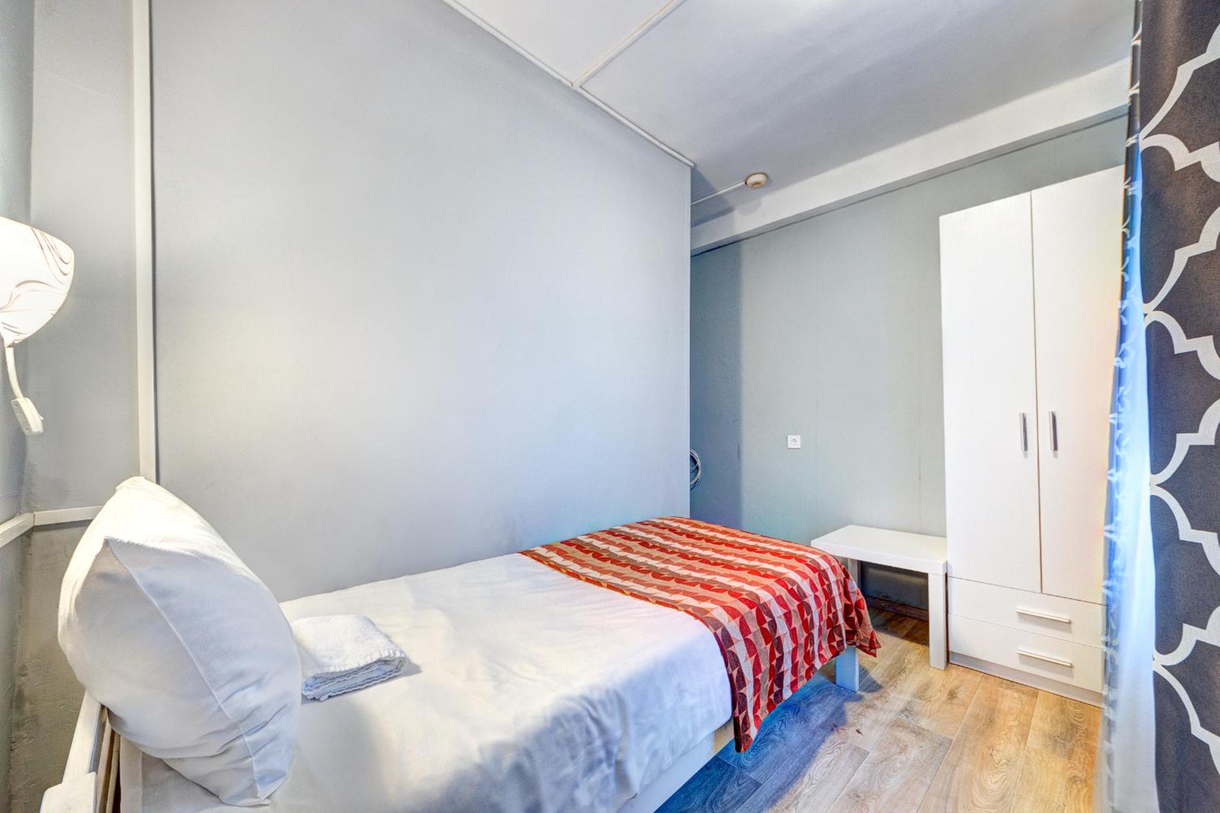 Single Room with Shared Bathroom photo 2
