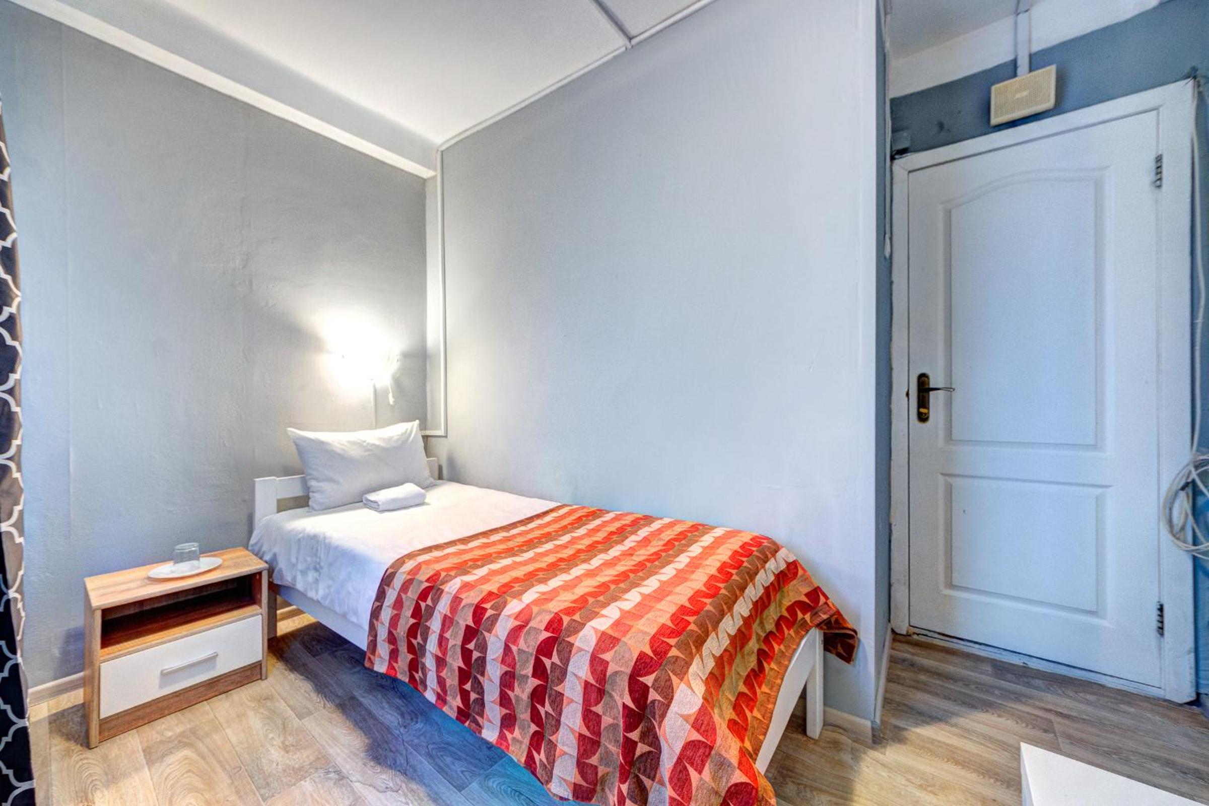 Single Room with Shared Bathroom photo 1