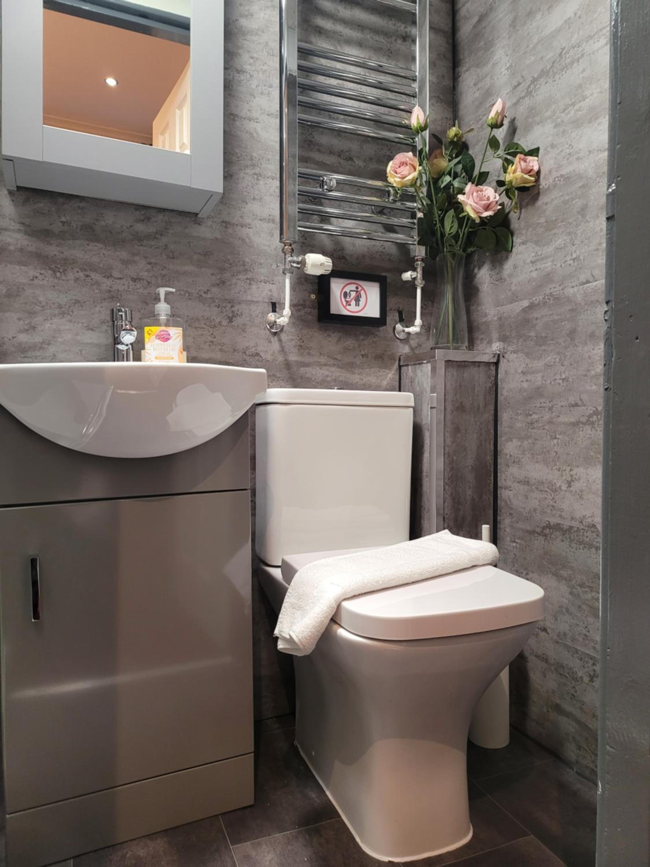 Small Double Room - Photo 6