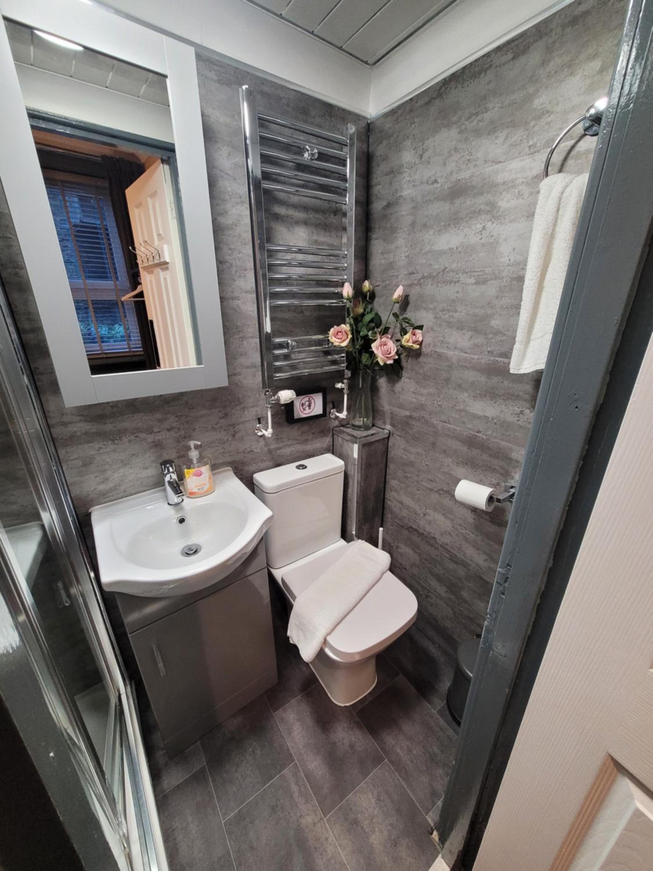Small Double Room - Photo 7