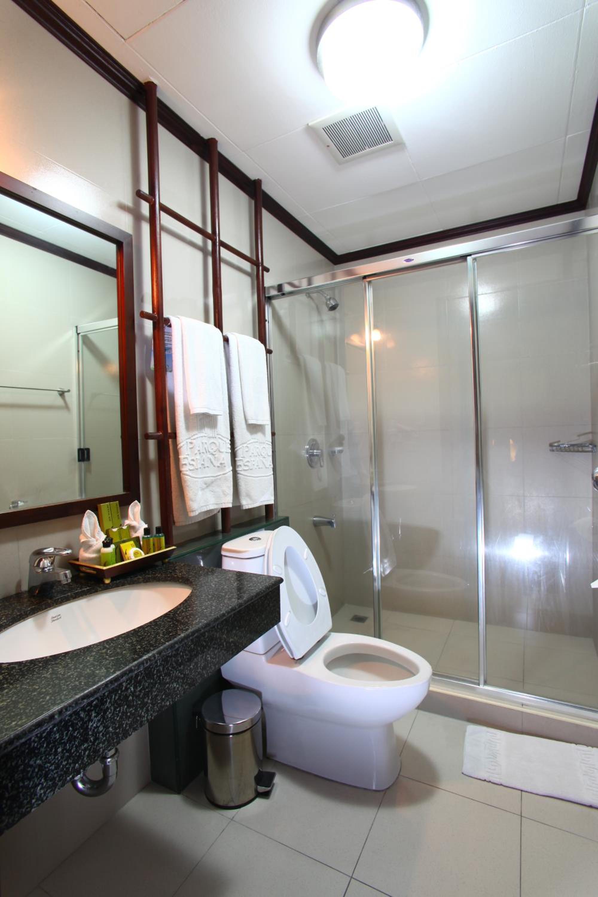 Three Bedroom Suite - Photo 2