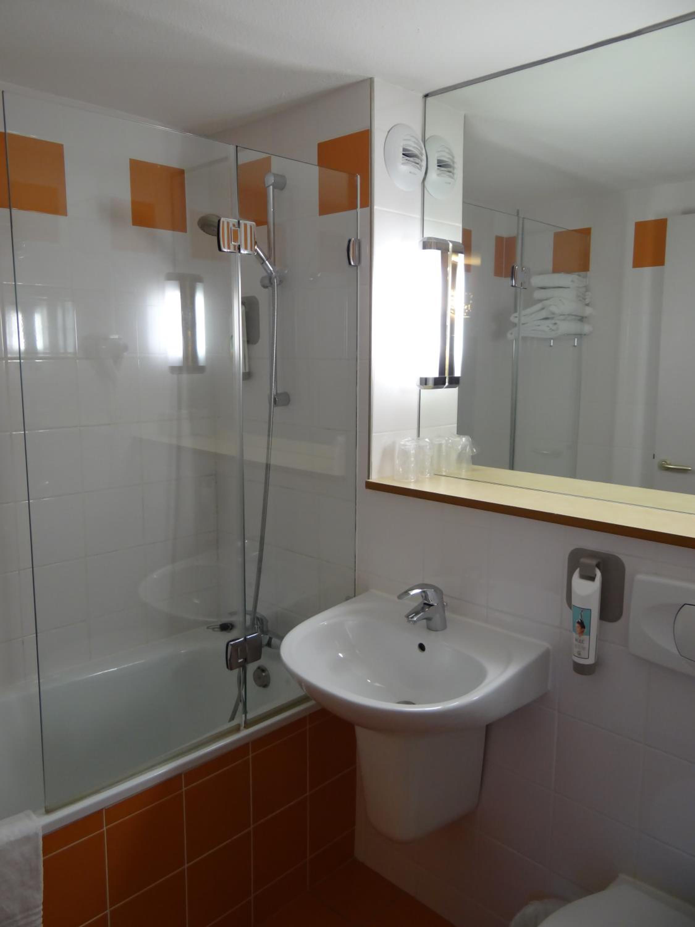 Standard Double Room - Photo 5